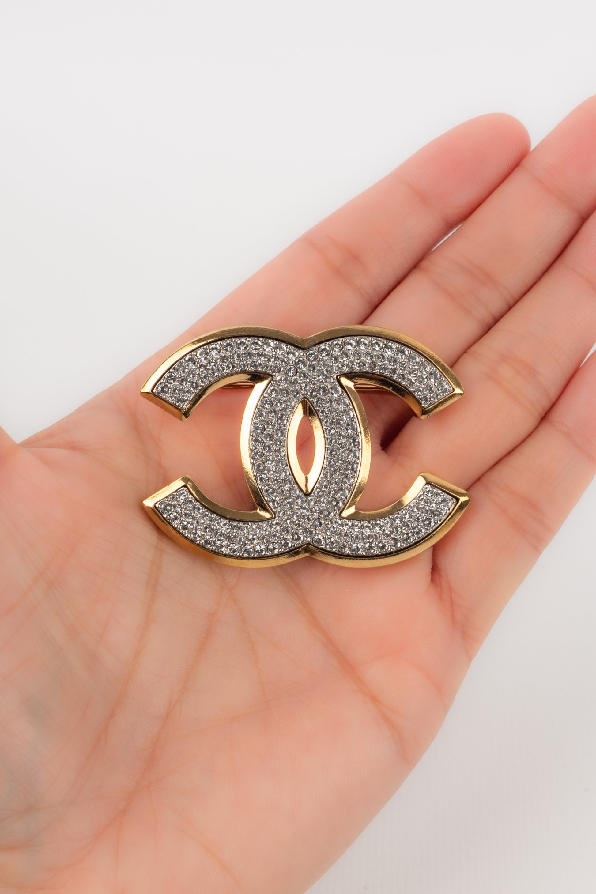 Broche cc Chanel 2024