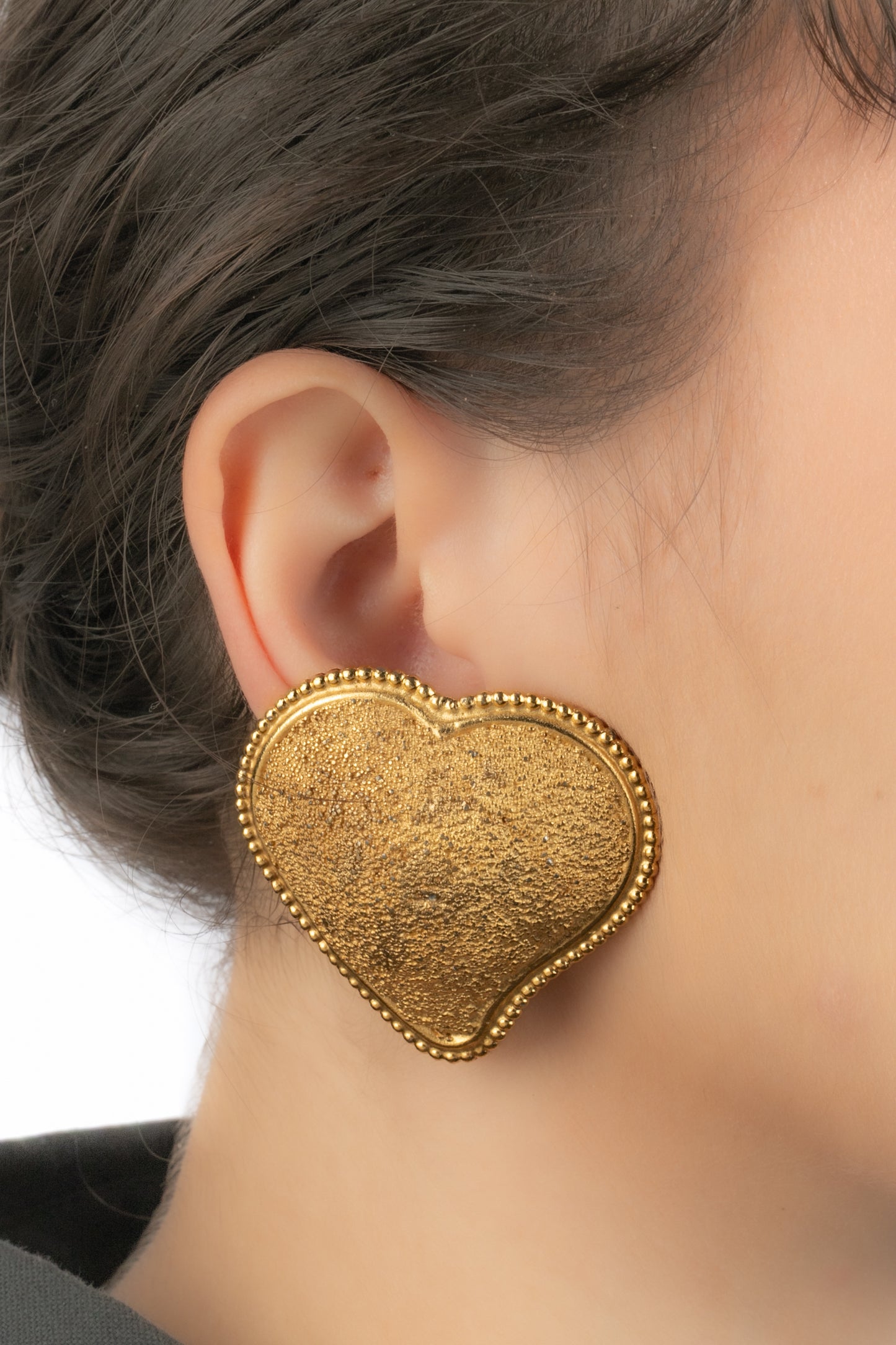 Boucles d'oreilles coeur Yves Saint Laurent 1980's