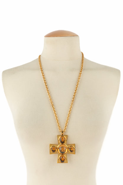 Collier croix Chanel Pre Fall 2022