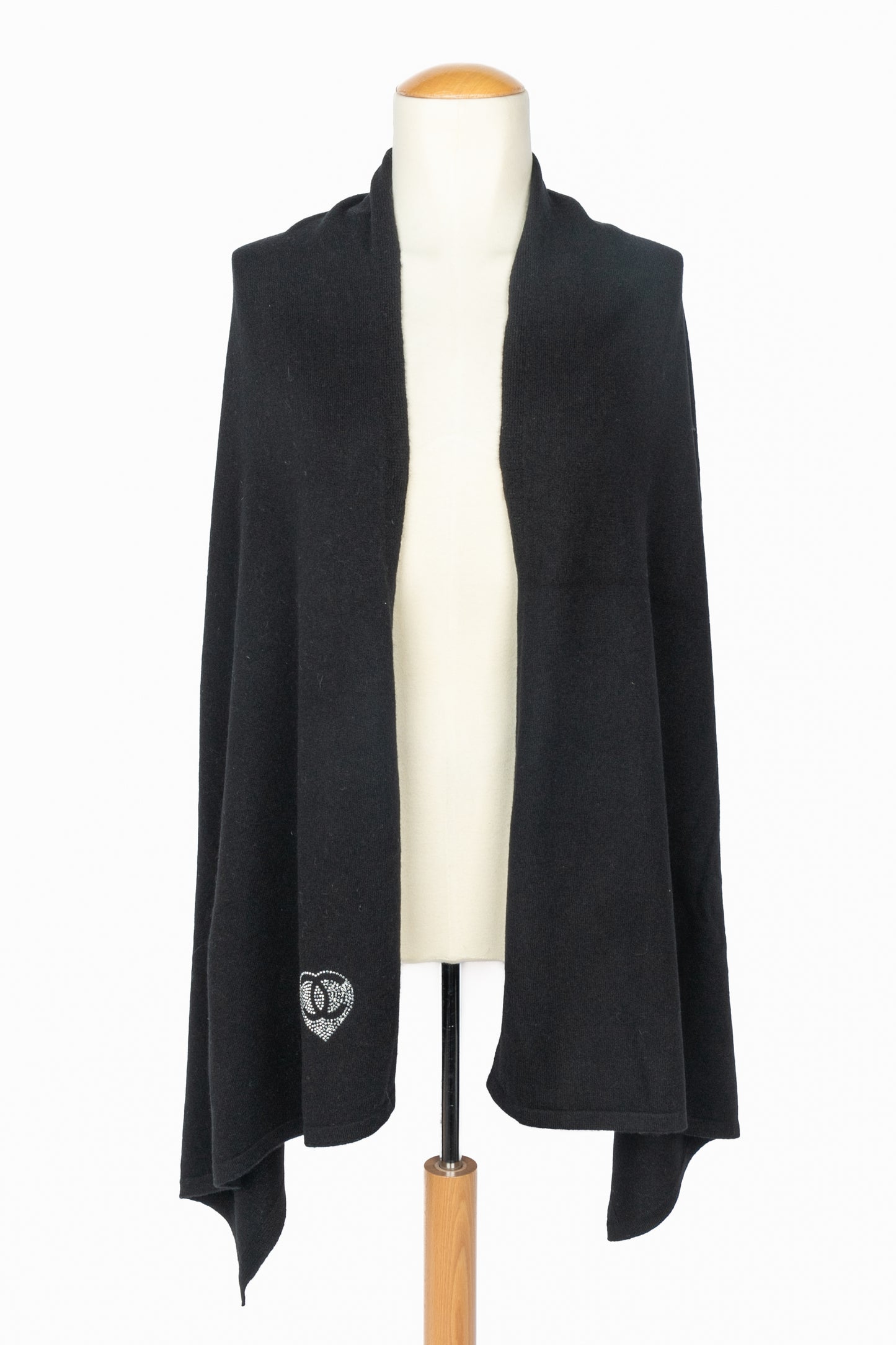 Écharpe noire Chanel