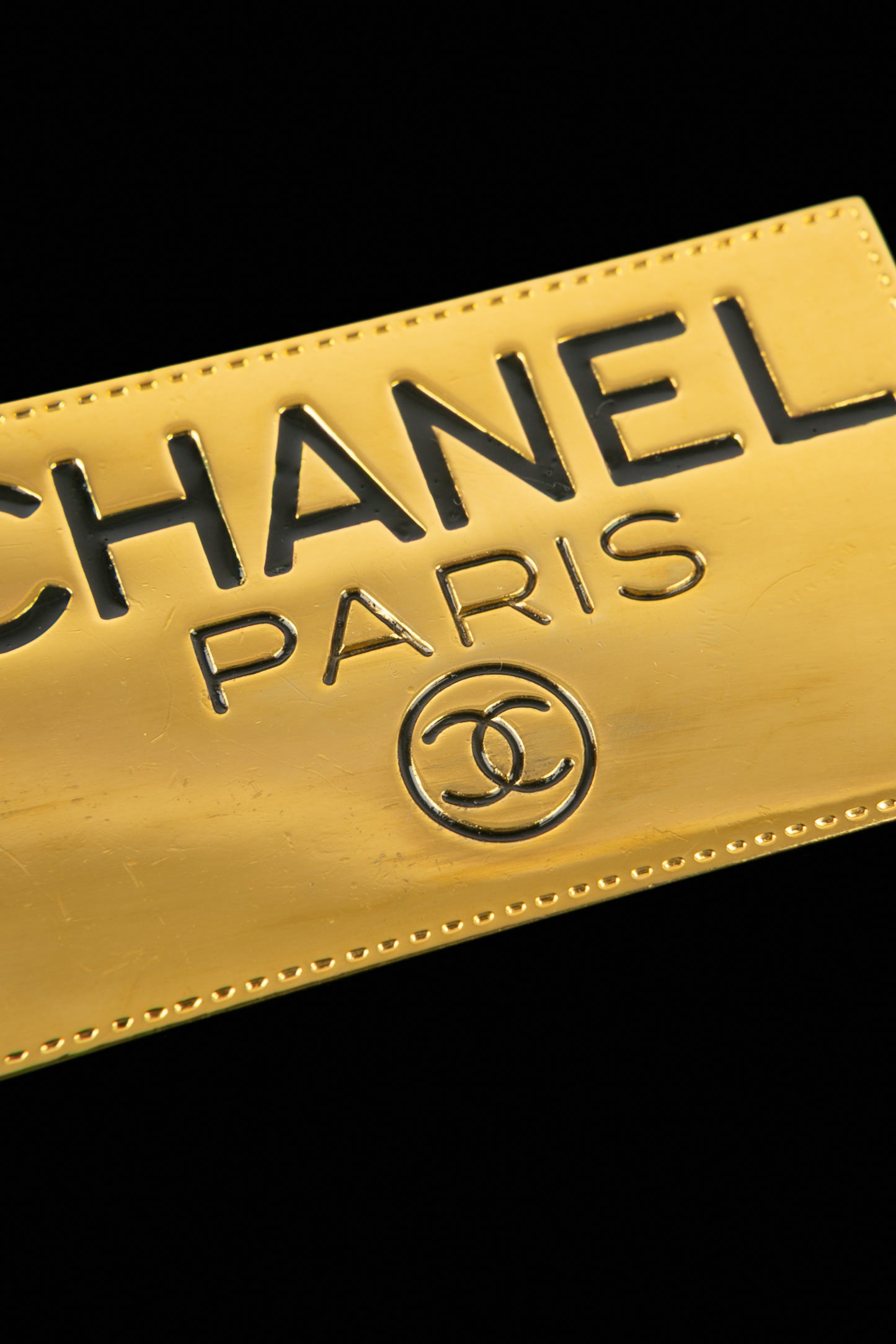 Broche dorée Chanel