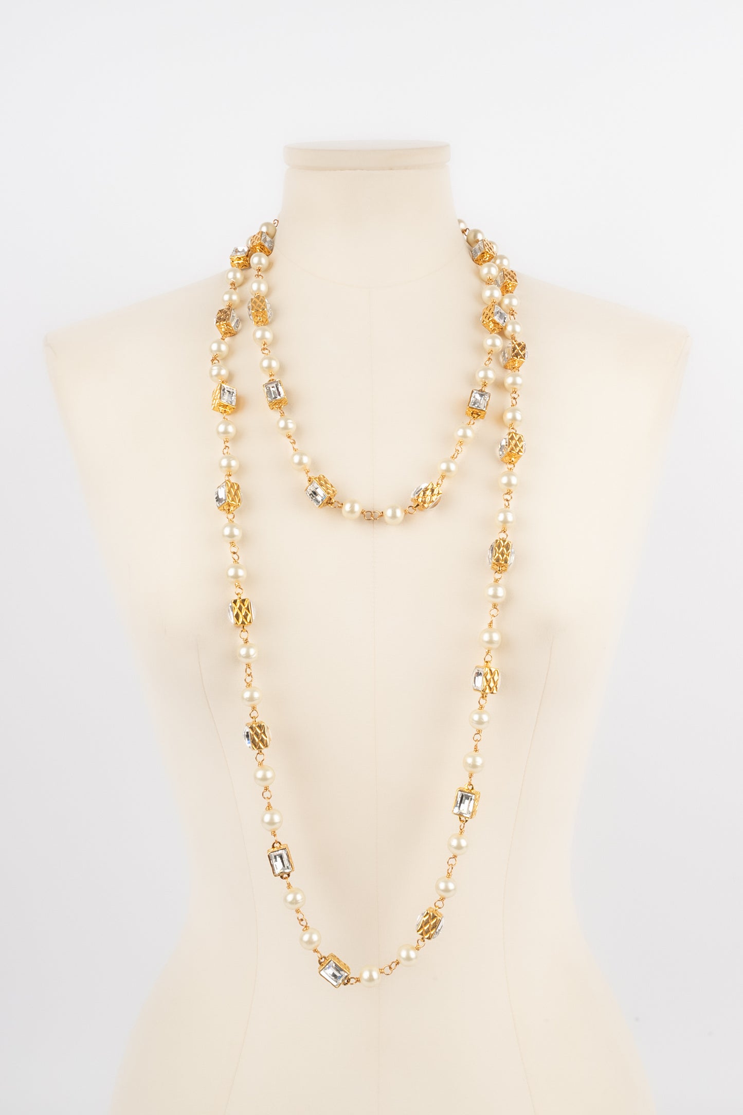 Collier de perles Chanel