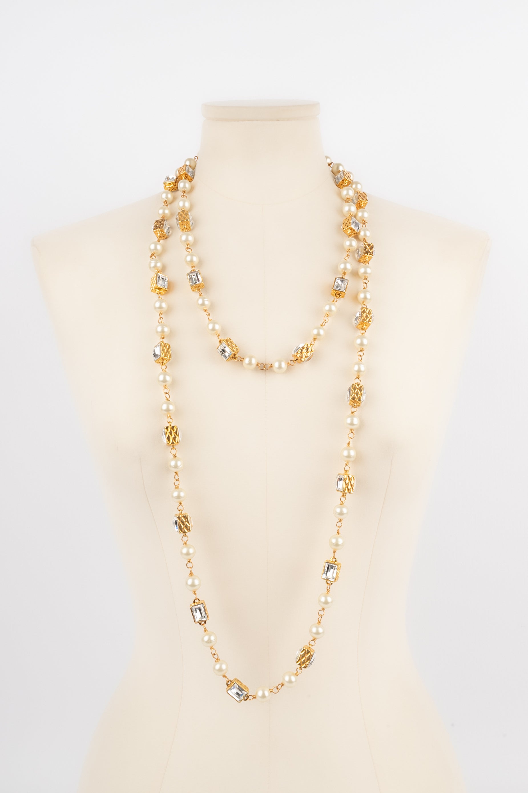 Collier de perles Chanel