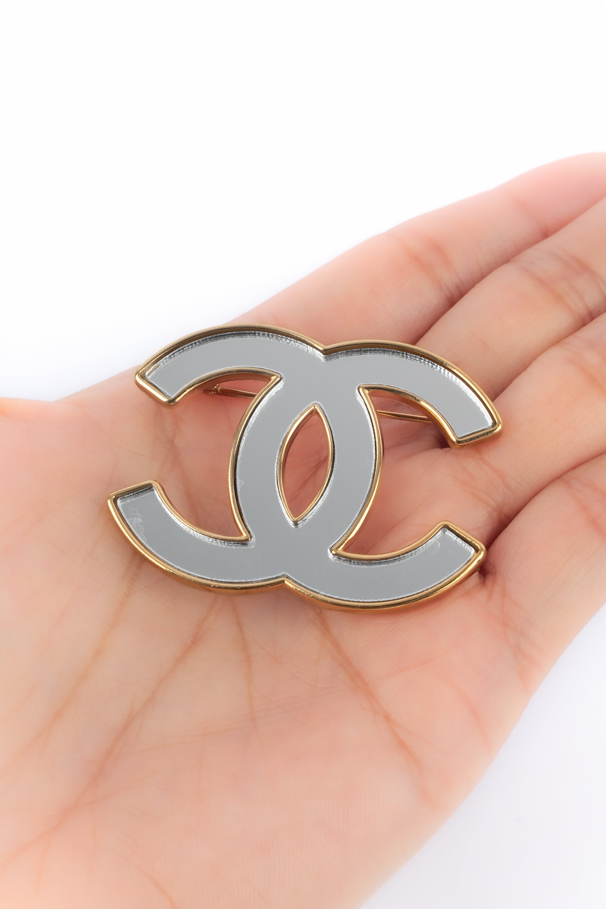 Broche cc Chanel 2024