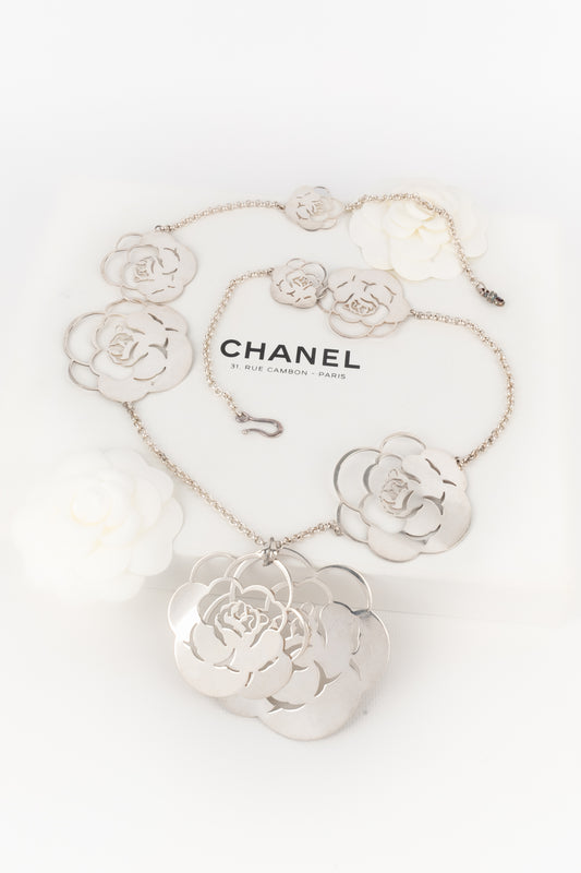 Collier camélia Chanel