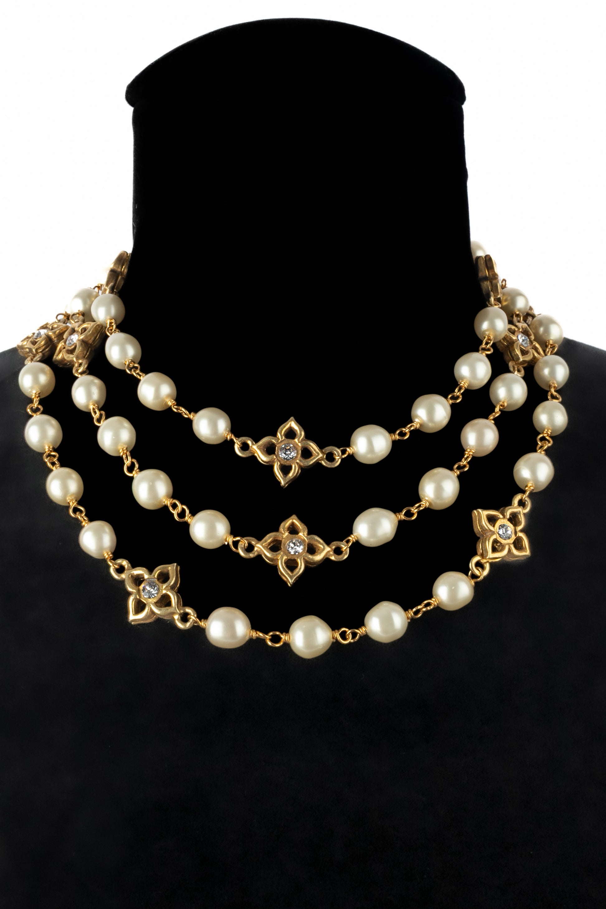Collier de perles nacrées Chanel