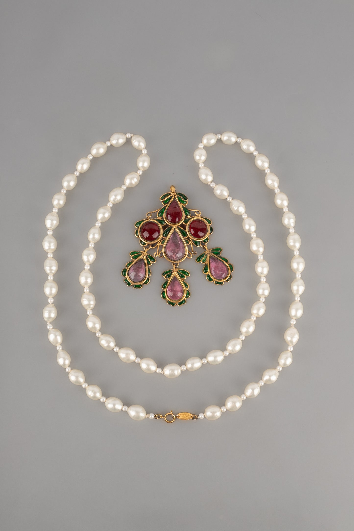 Collier en pâte de verre Chanel