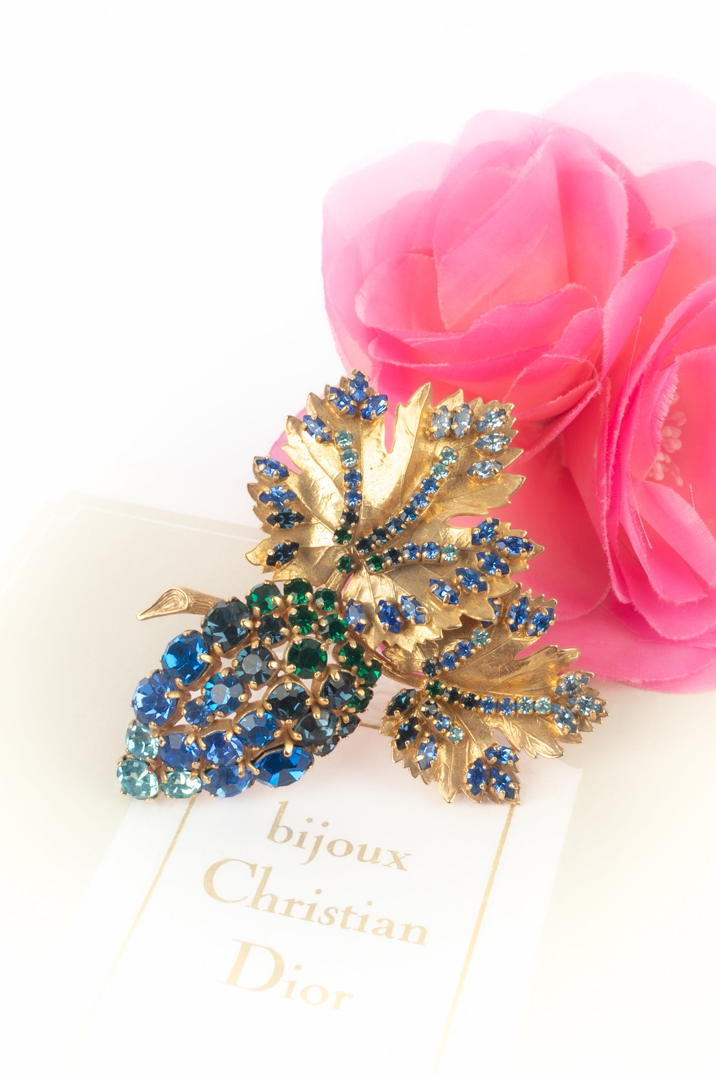 Broche "Raisin" Dior