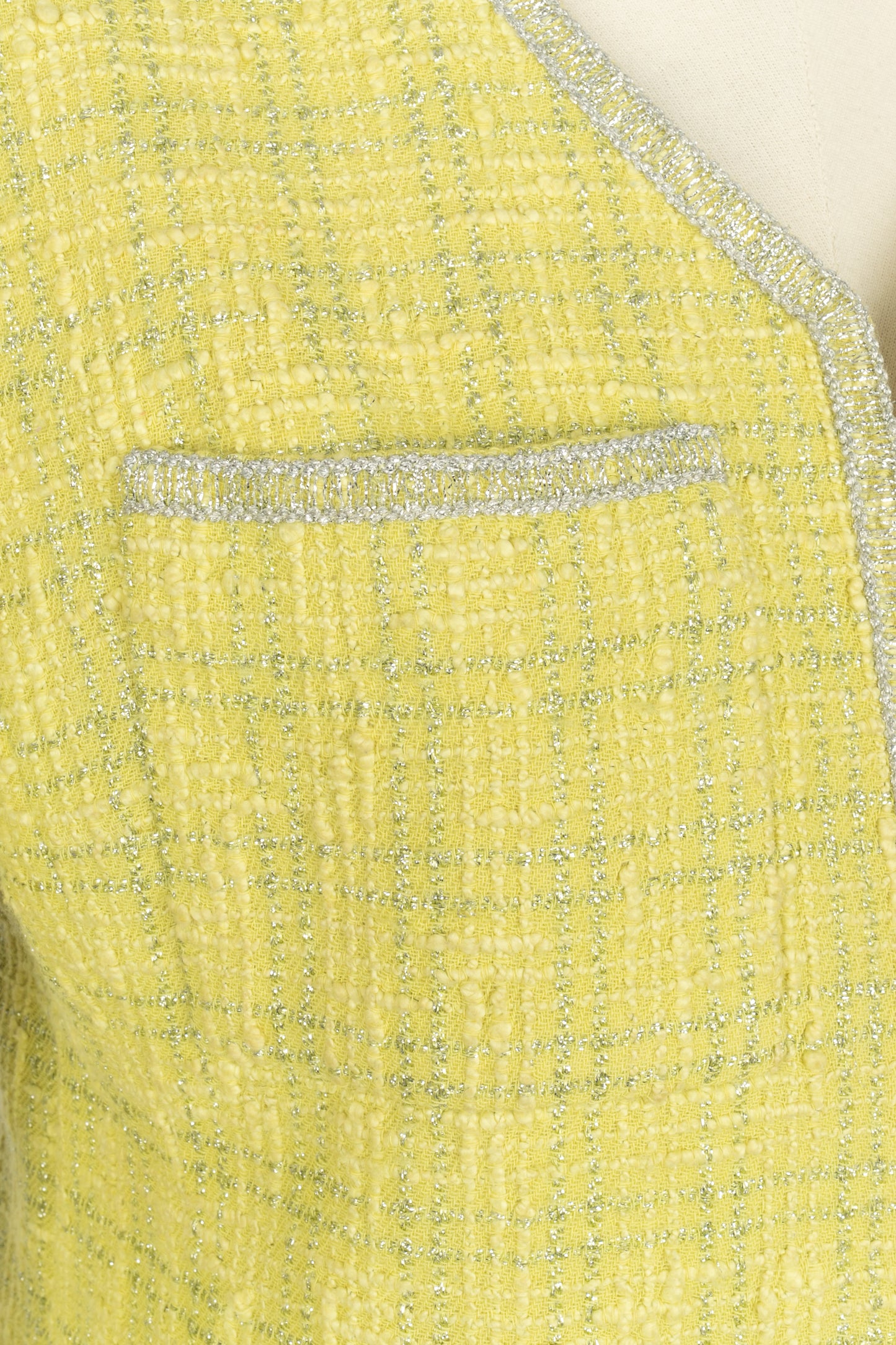 Veste en tweed jaune Chanel 