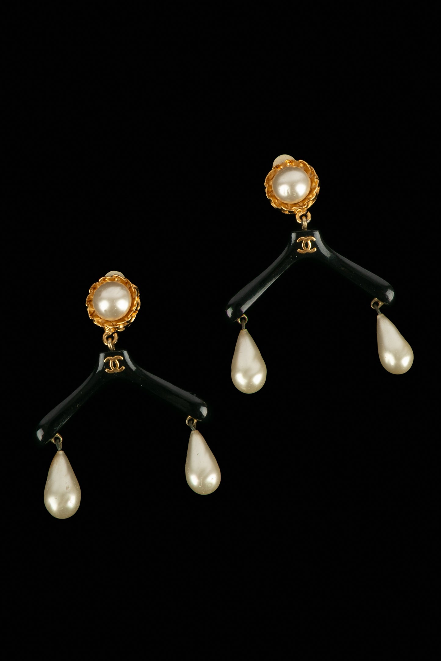Boucles d'oreilles "cintres" Chanel Haute Couture 