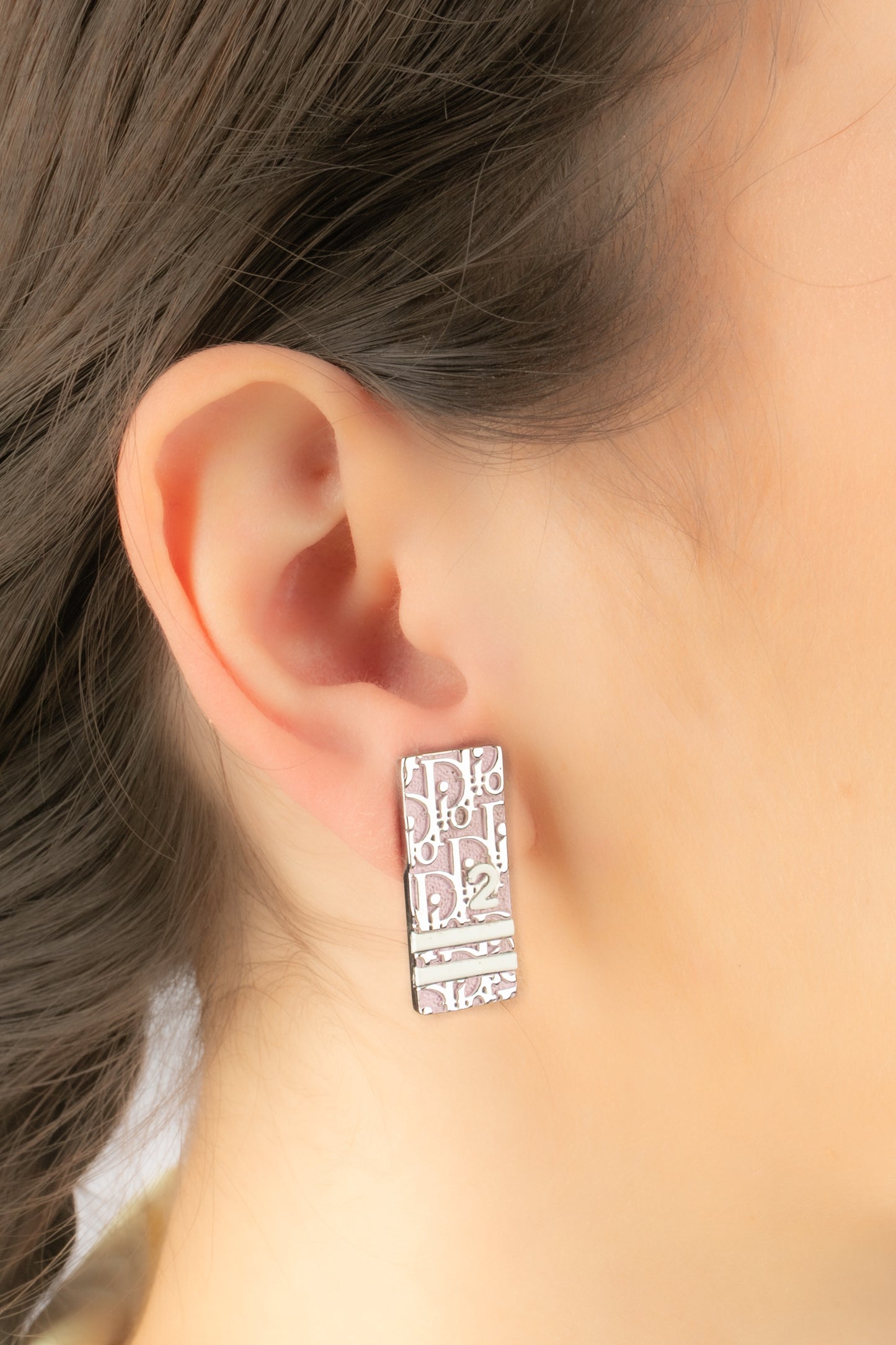Boucles d'oreilles roses Dior 