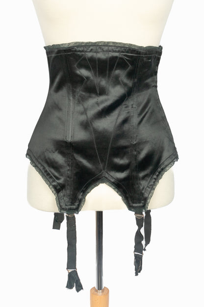 Porte jarretelle en satin noir