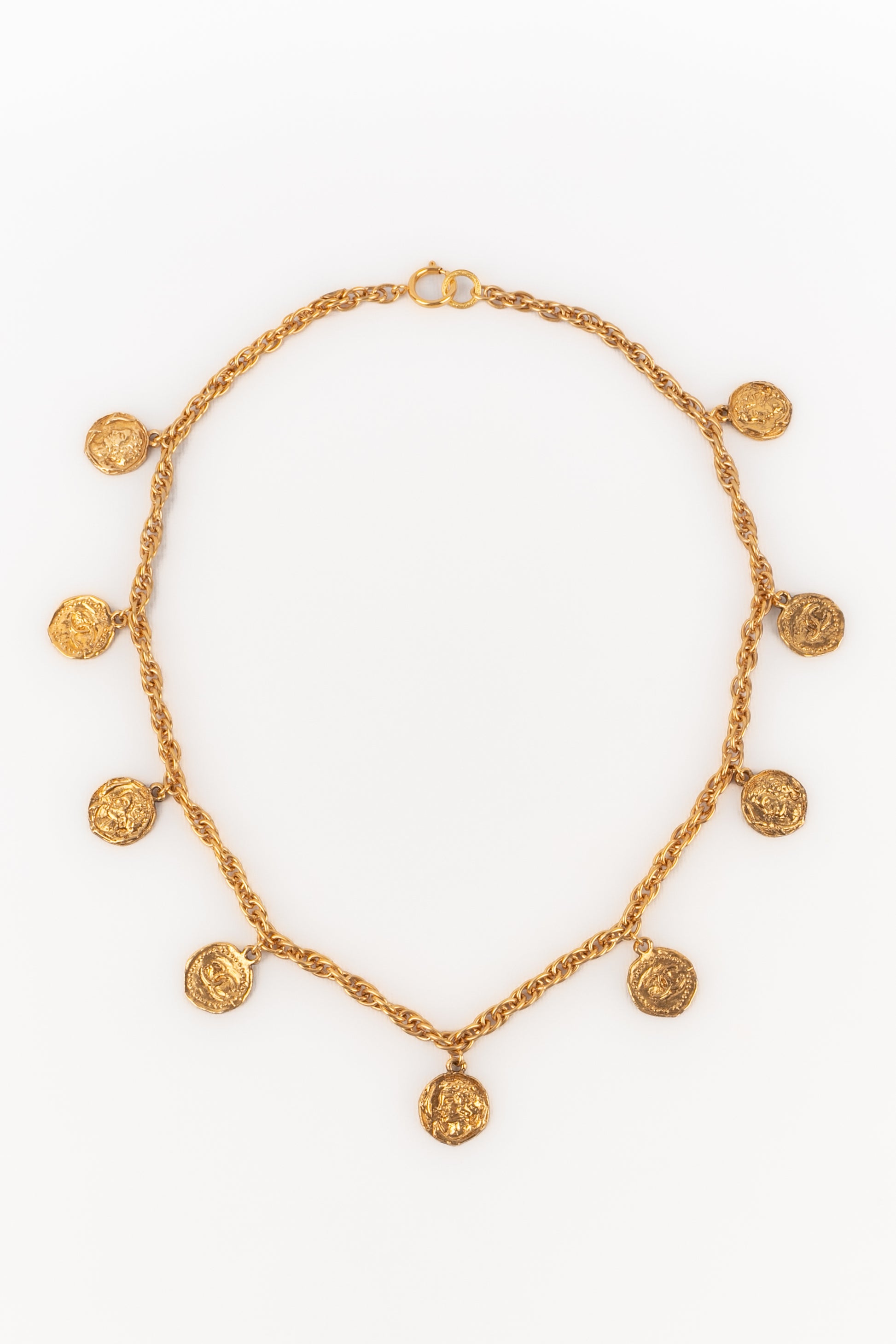 Collier doré Chanel