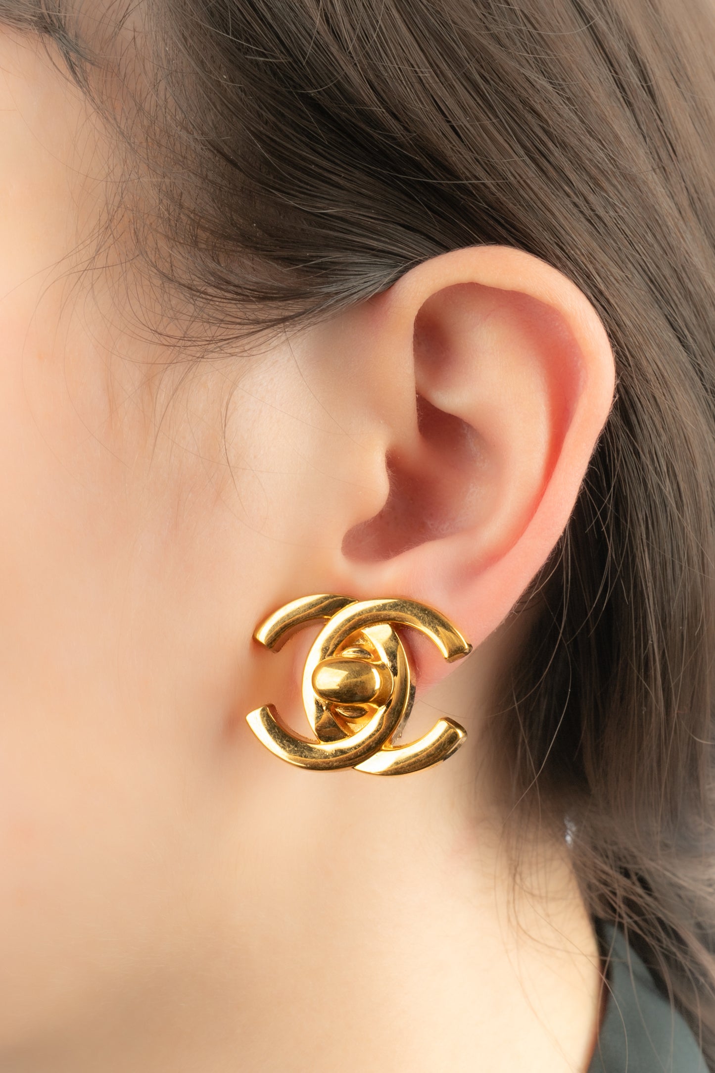 Boucles d'oreilles tourniquet Chanel Hiver 1995
