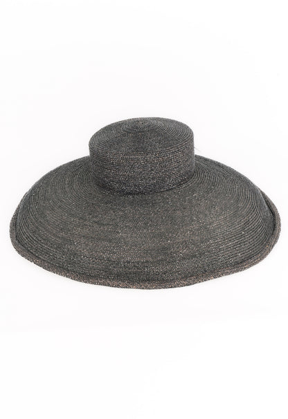 Chapeau style capeline Nina Ricci 