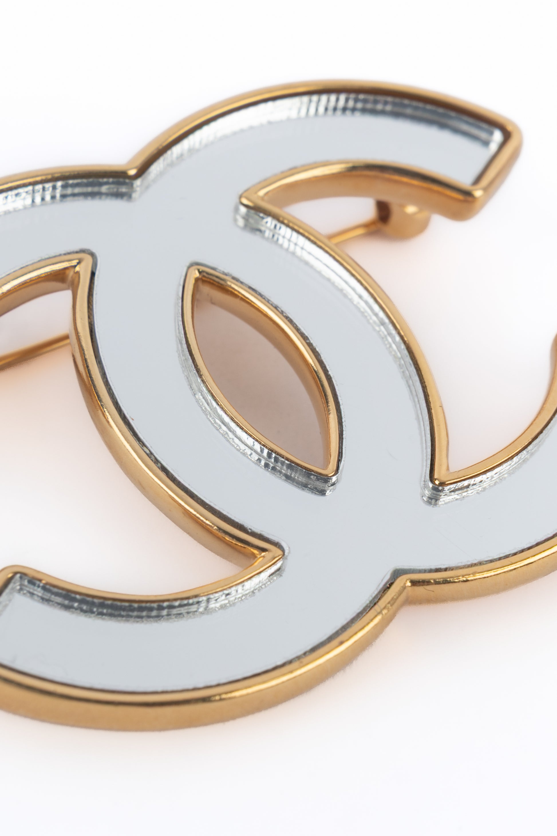 Broche cc Chanel 2024