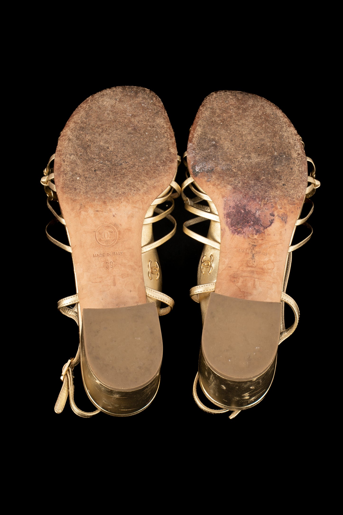 Sandales dorées Chanel