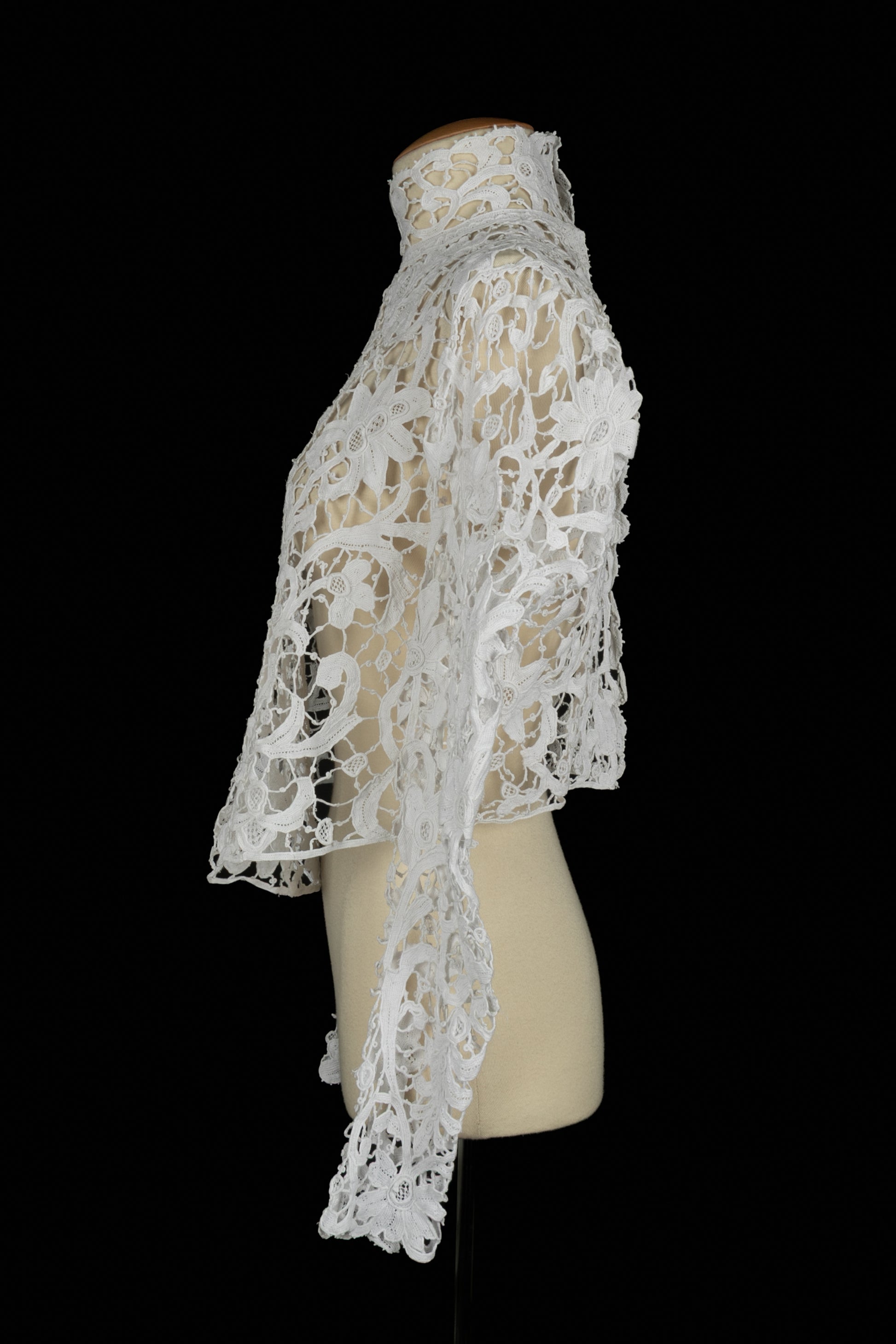 Haut ancien en dentelle