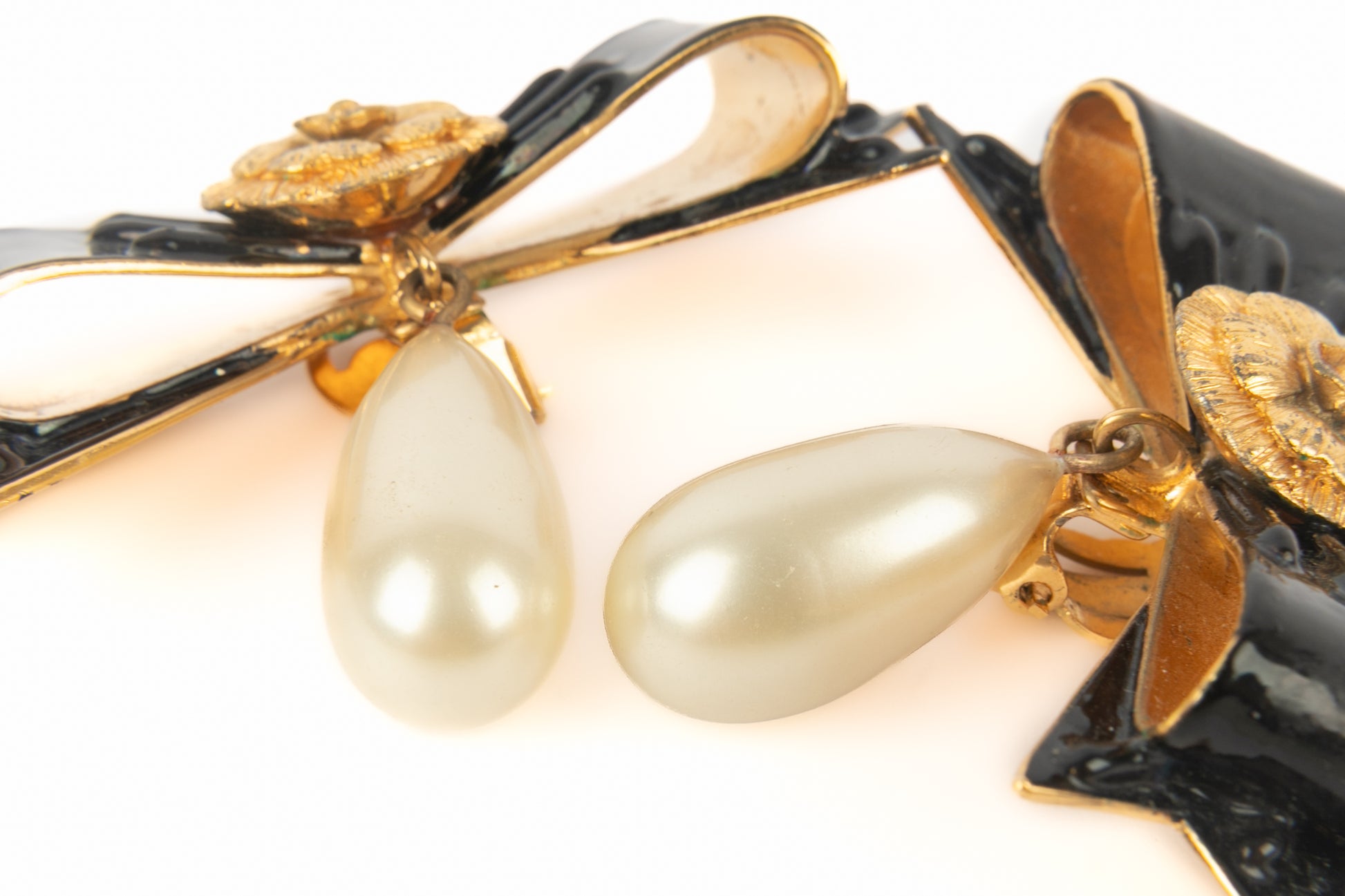 Boucles d'oreilles "Noeud" Chanel 1980's