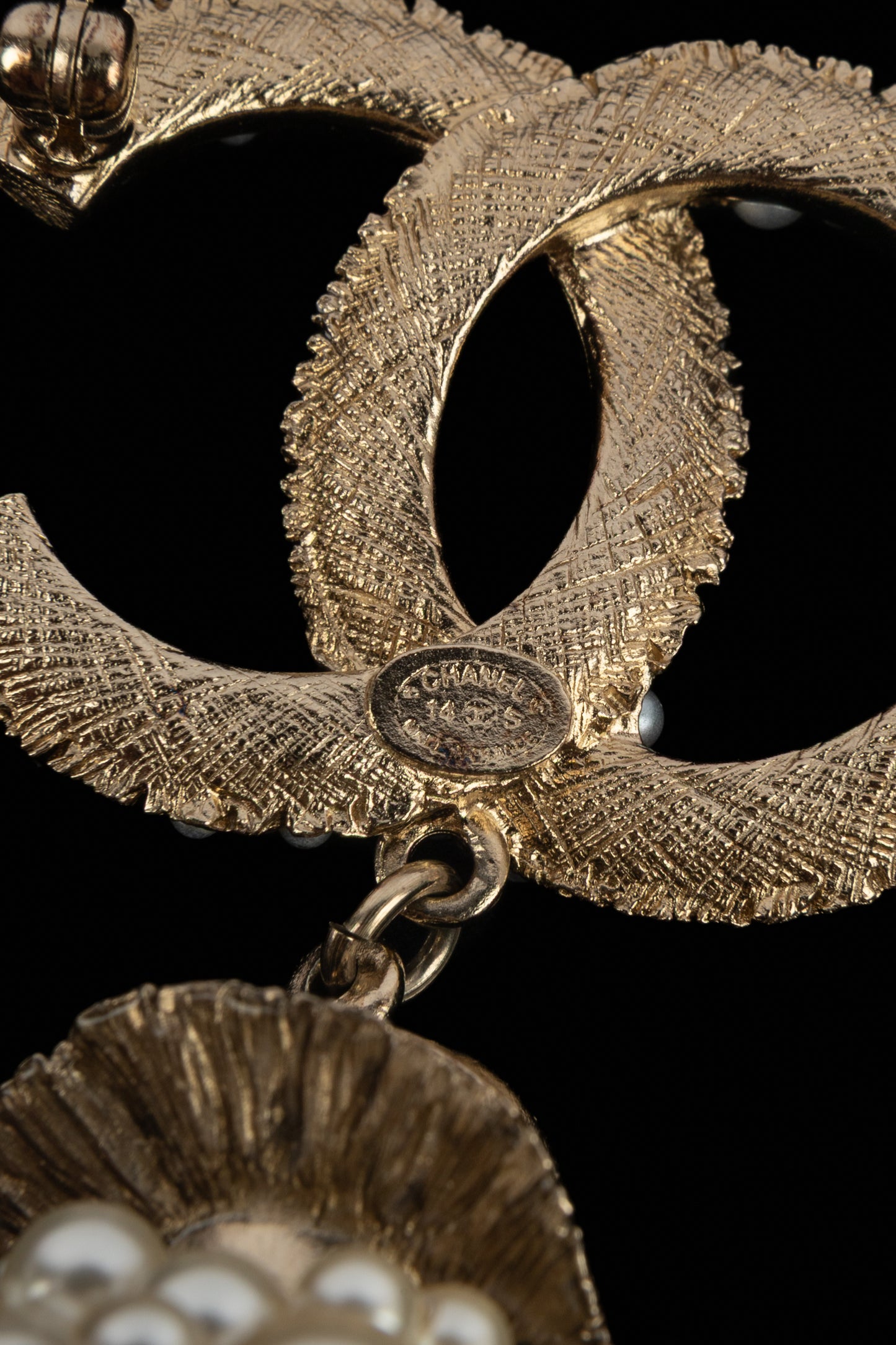 Broche figurine Chanel 2014