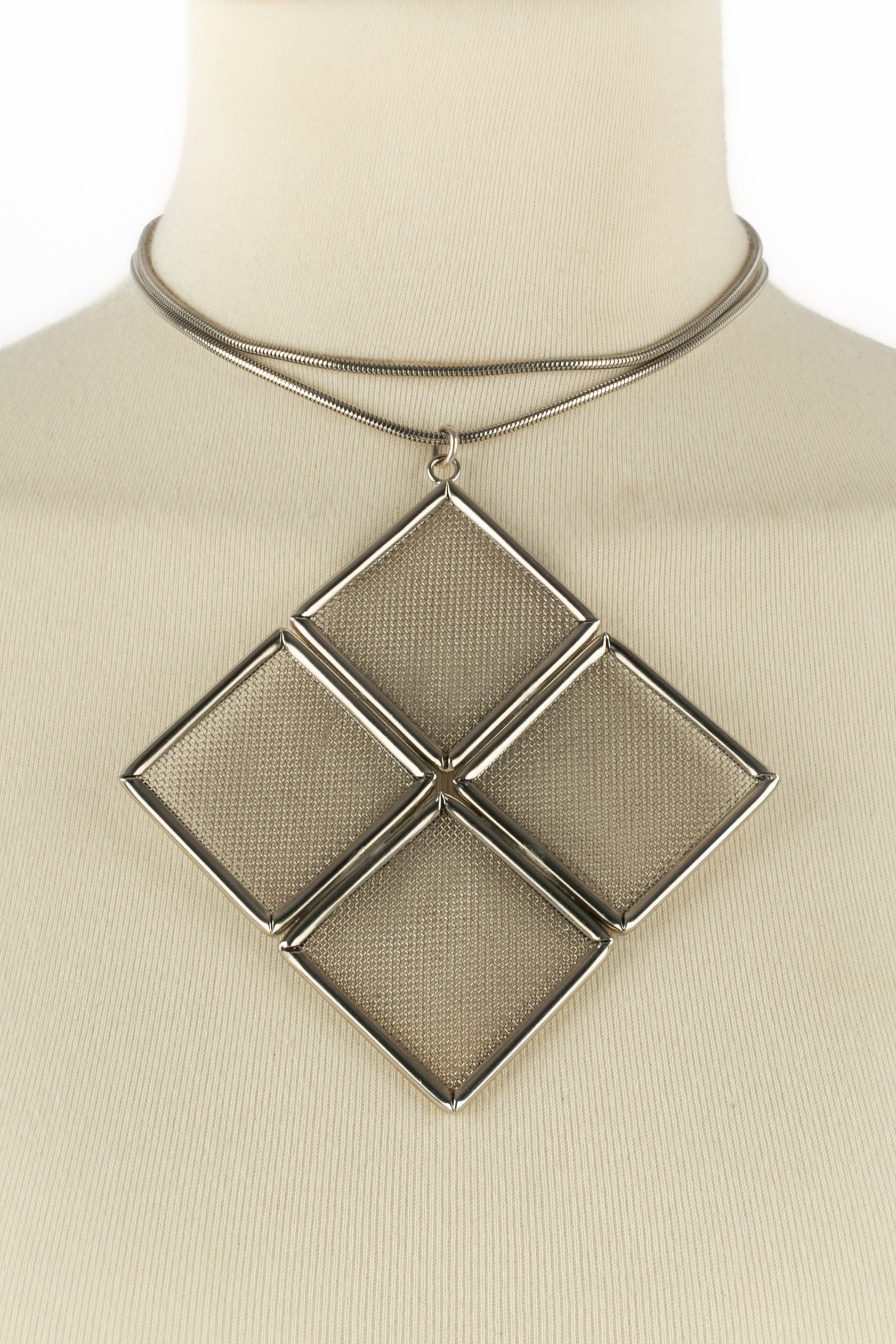 Collier pendentif Paco Rabanne