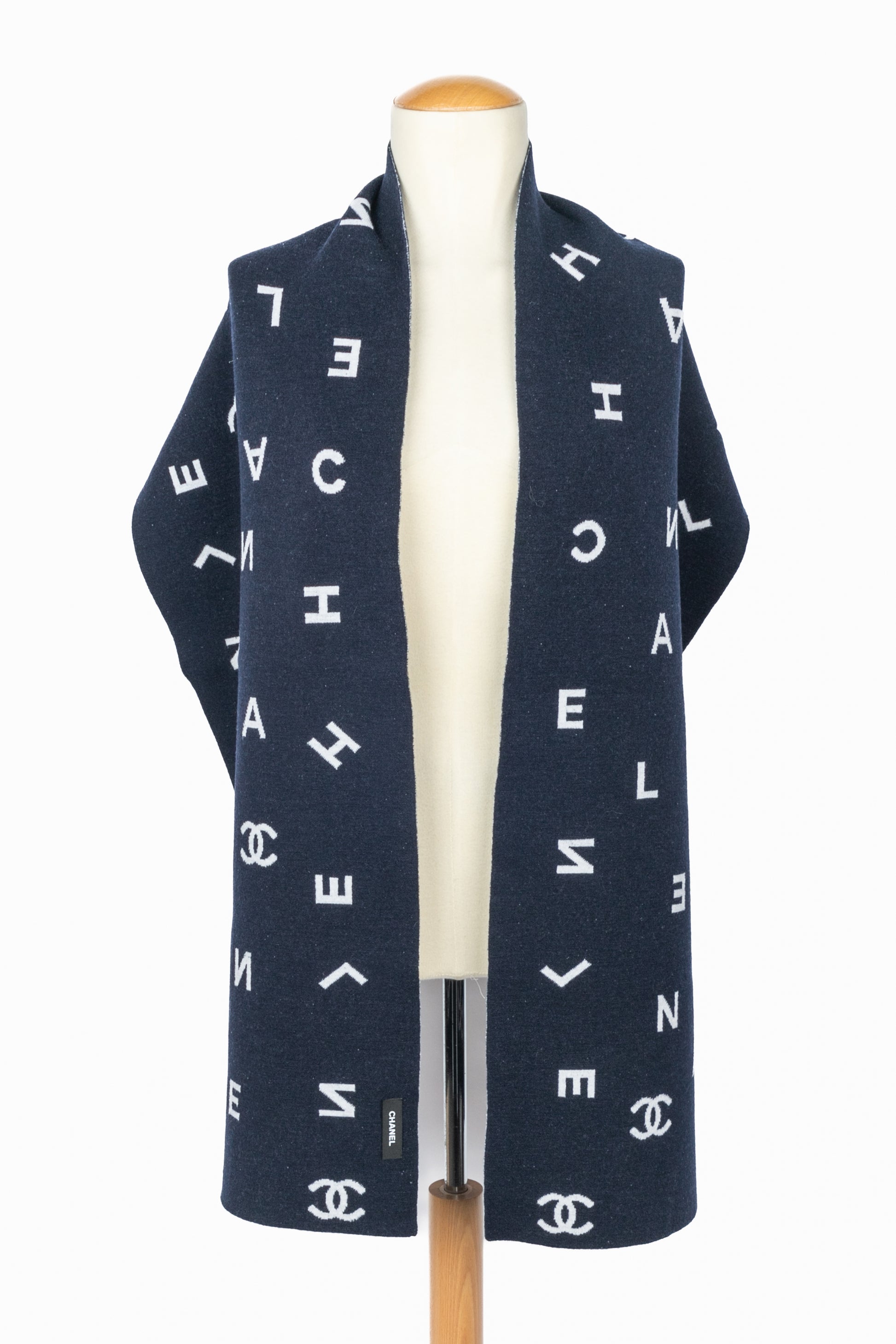 Écharpe bleu marine Chanel 