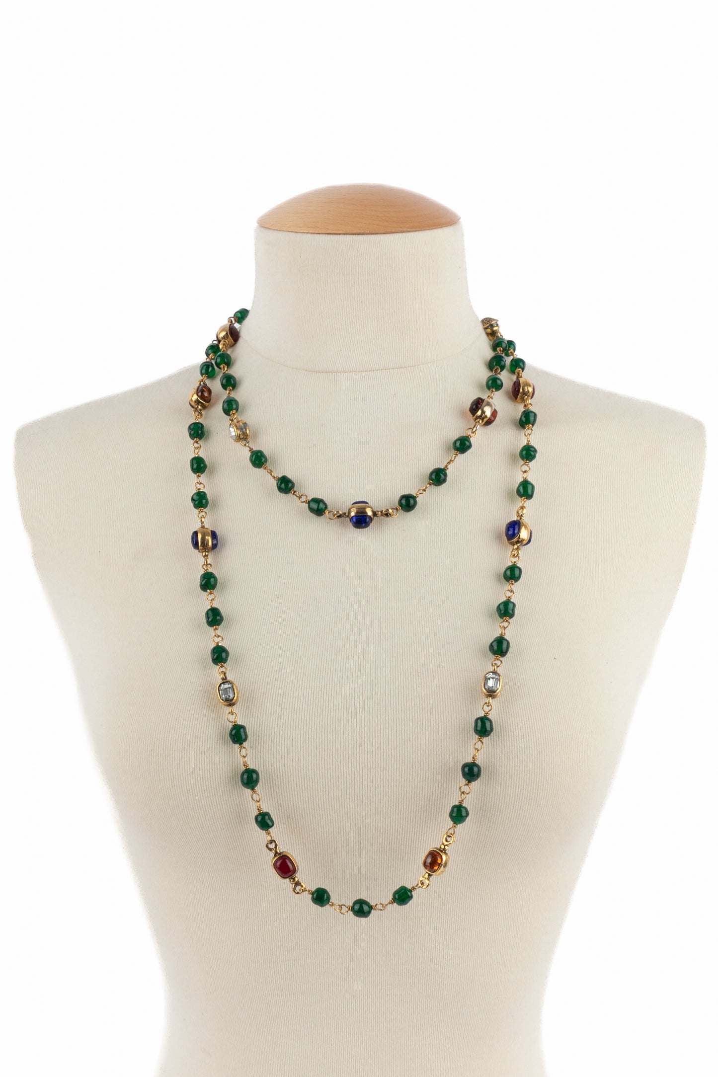 Collier de perles vertes Chanel 1984