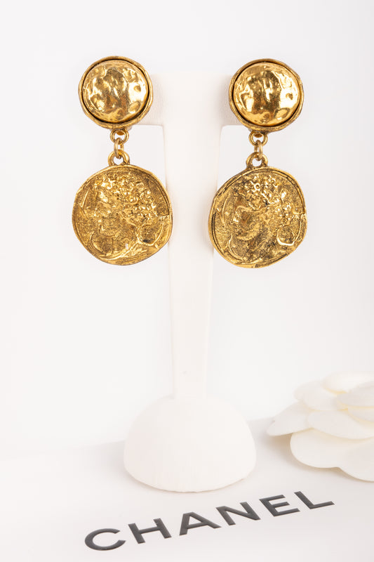 Boucles d'oreilles dorées Chanel