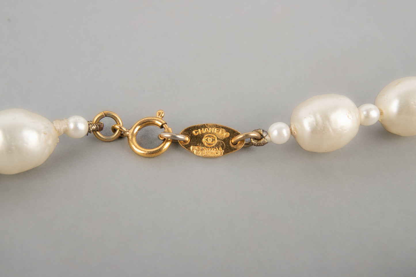 Collier en pâte de verre Chanel