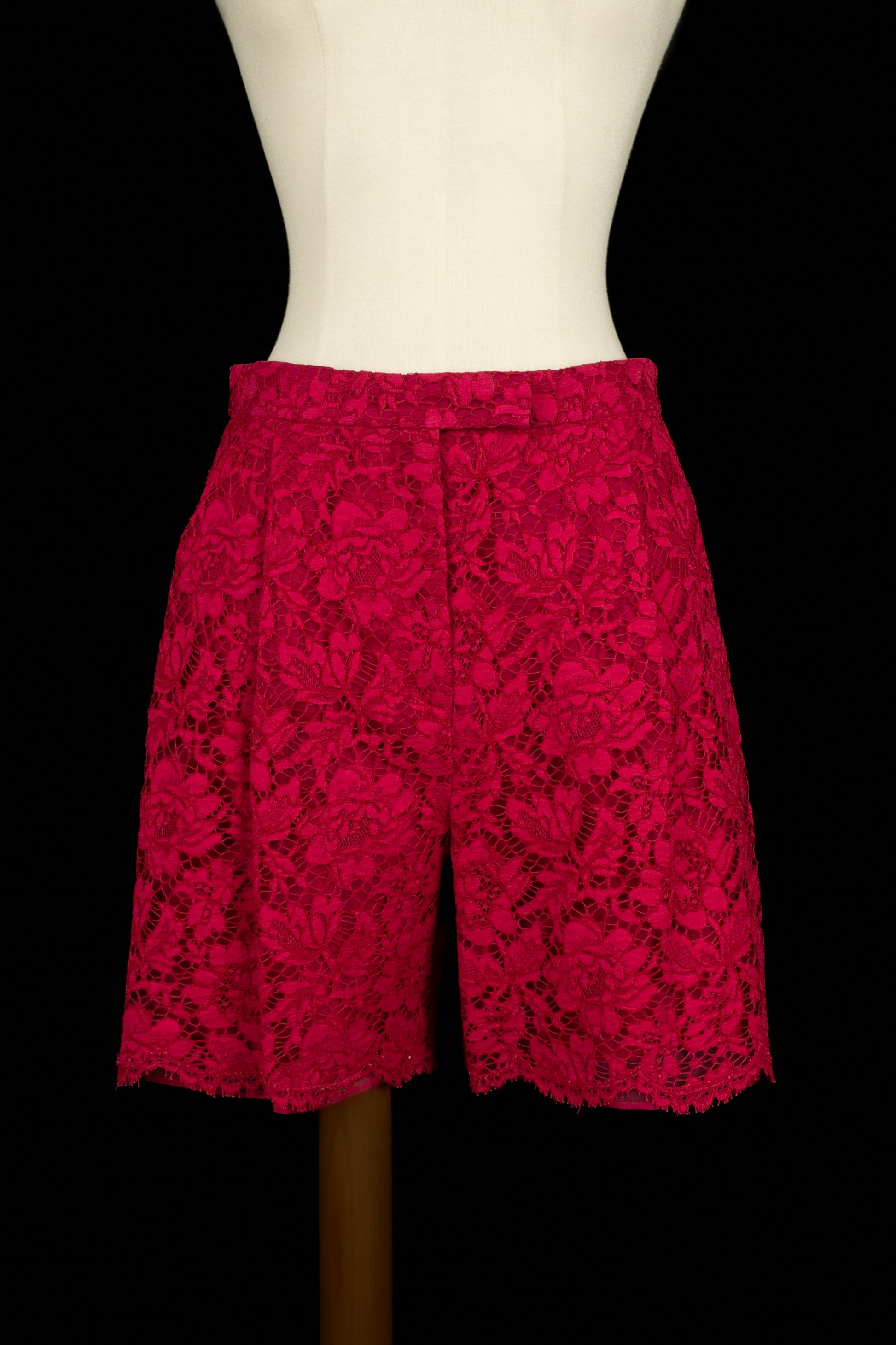 Short en dentelle rouge Valentino 