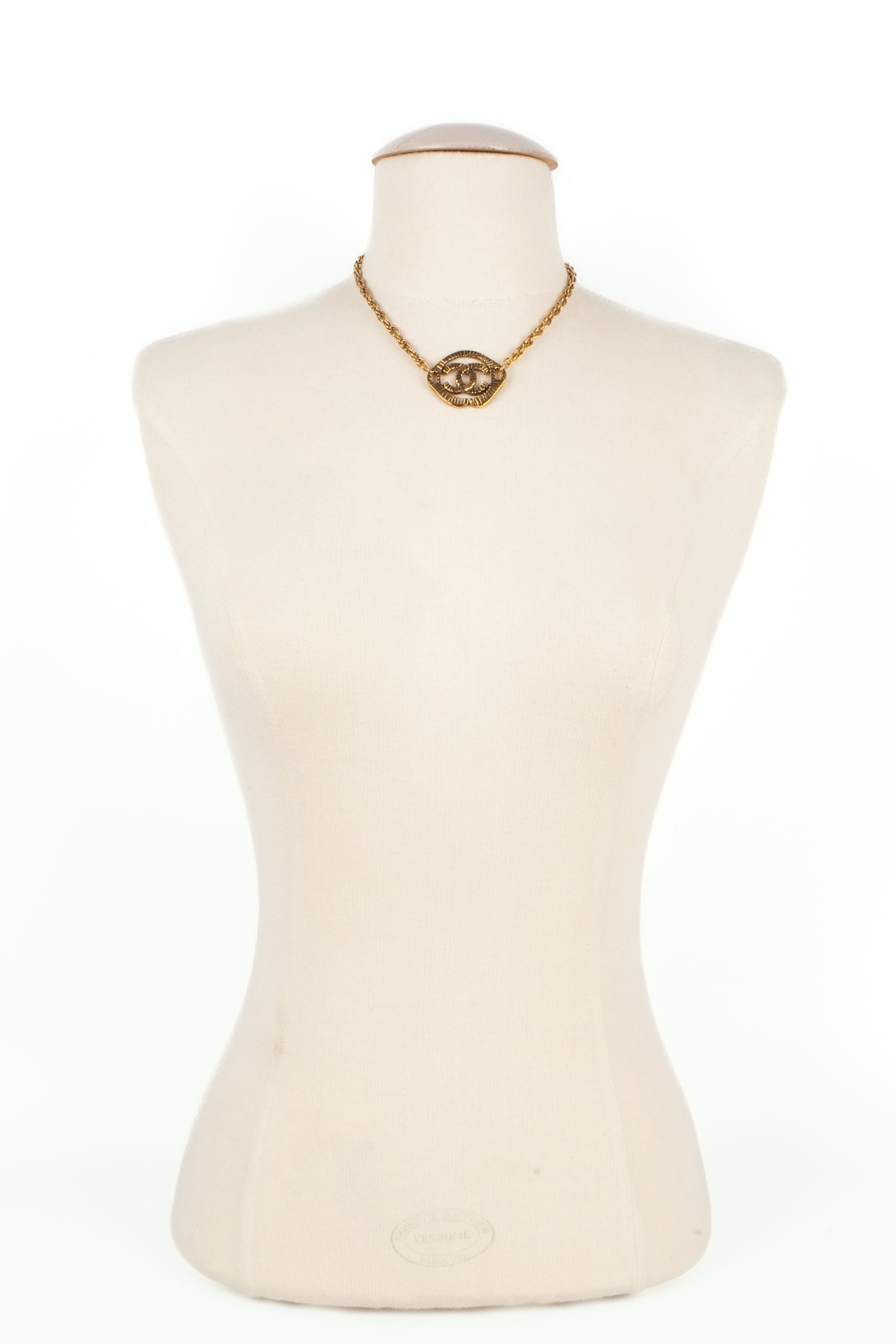 Collier médaillon Chanel