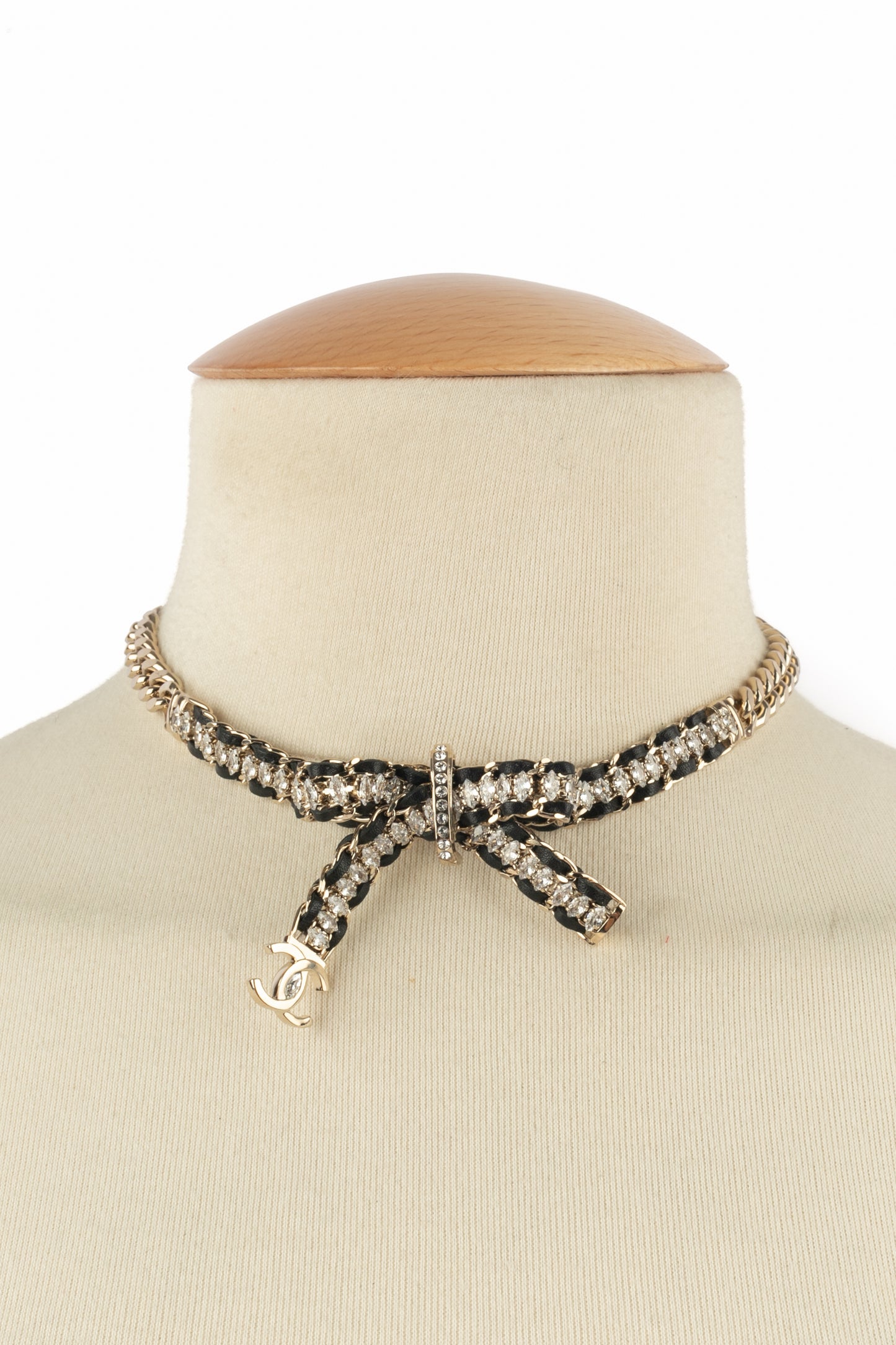 Collier noeud Chanel 2022