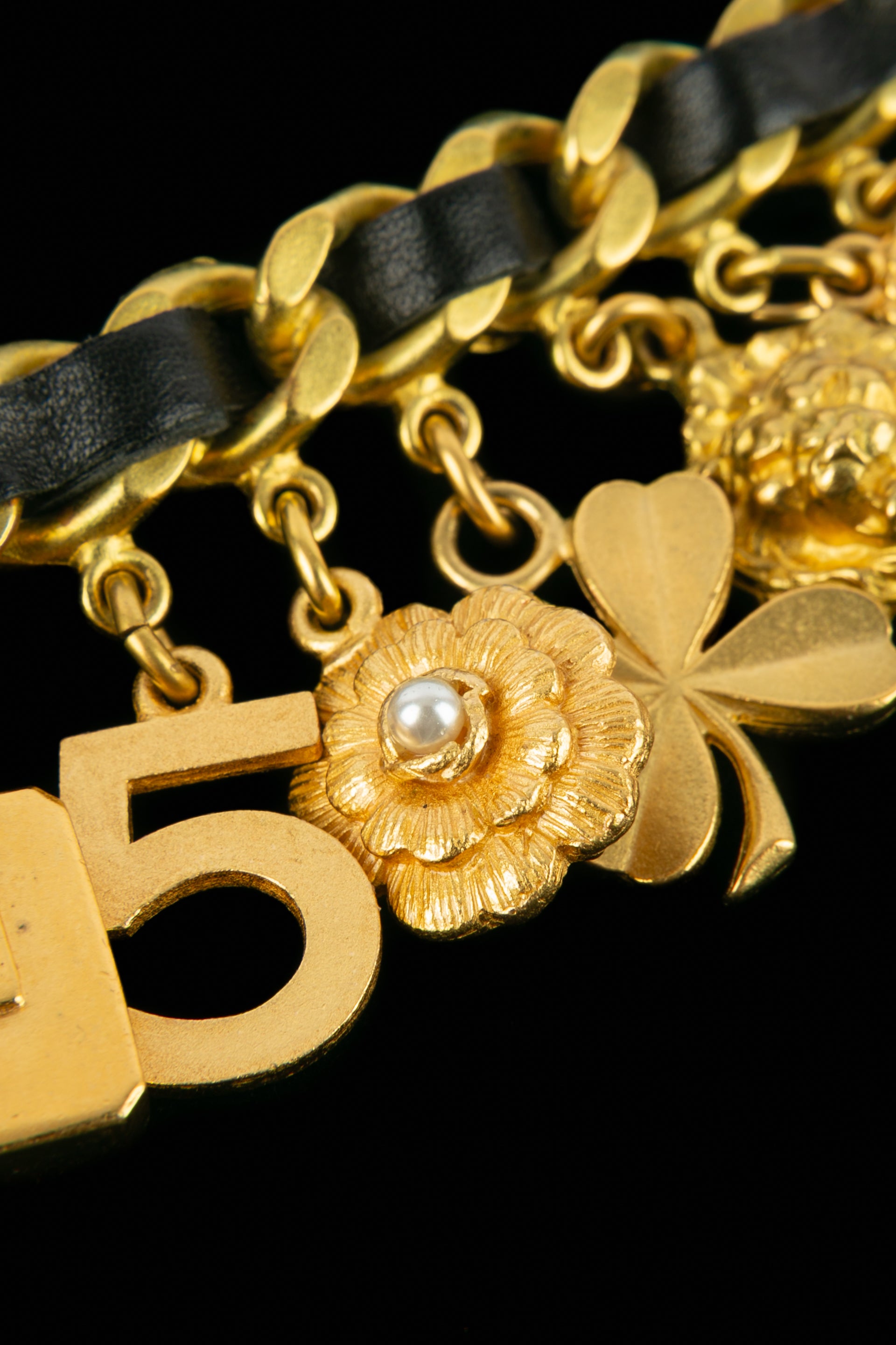 Broche breloques Chanel été 1995