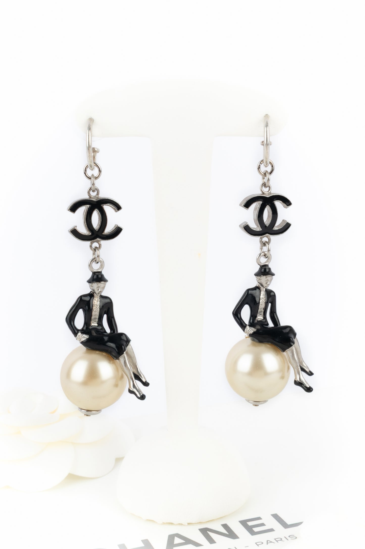 Boucles d'oreilles "Coco sur le monde" Chanel 2004