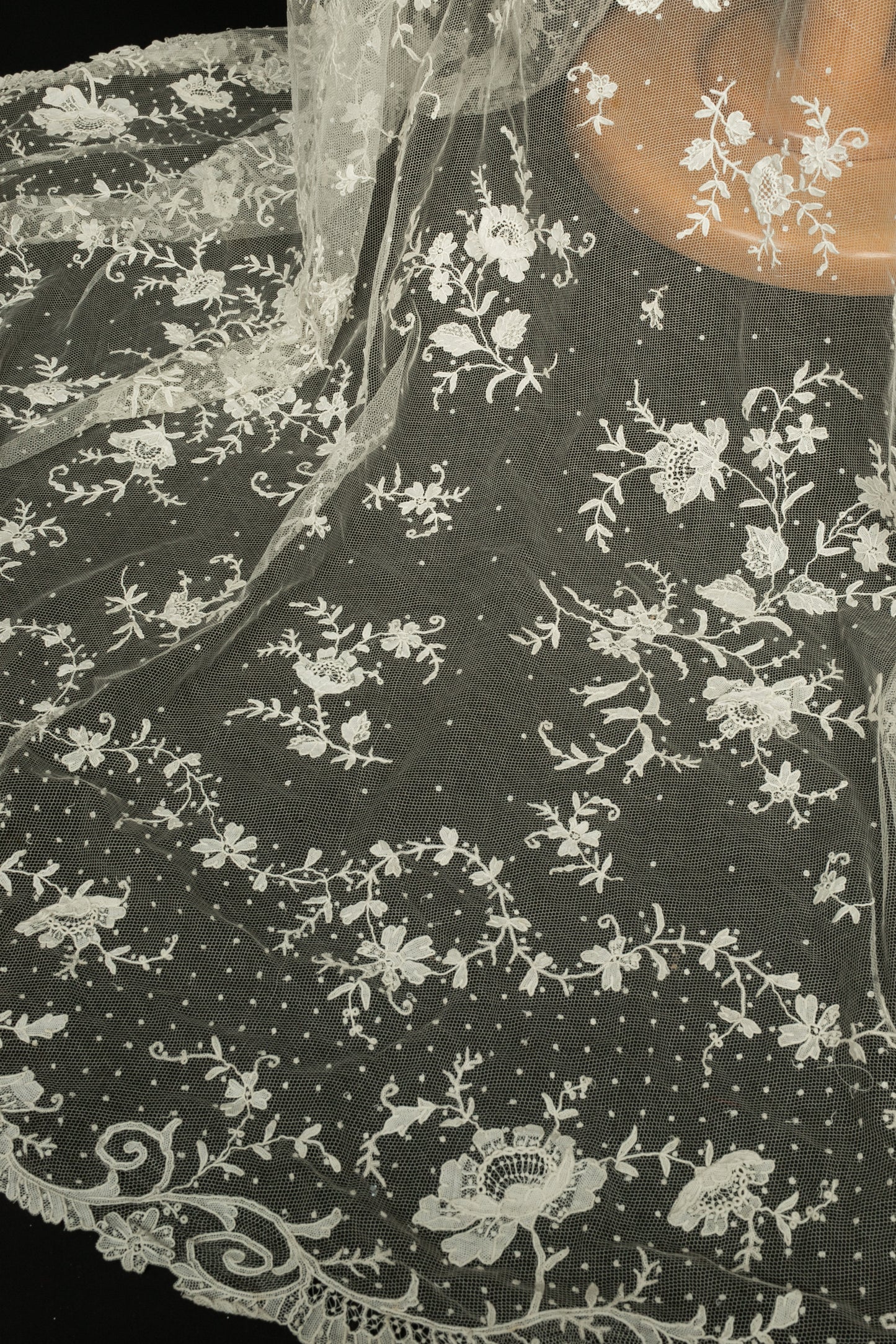 Voile de mariée brodé en dentelle