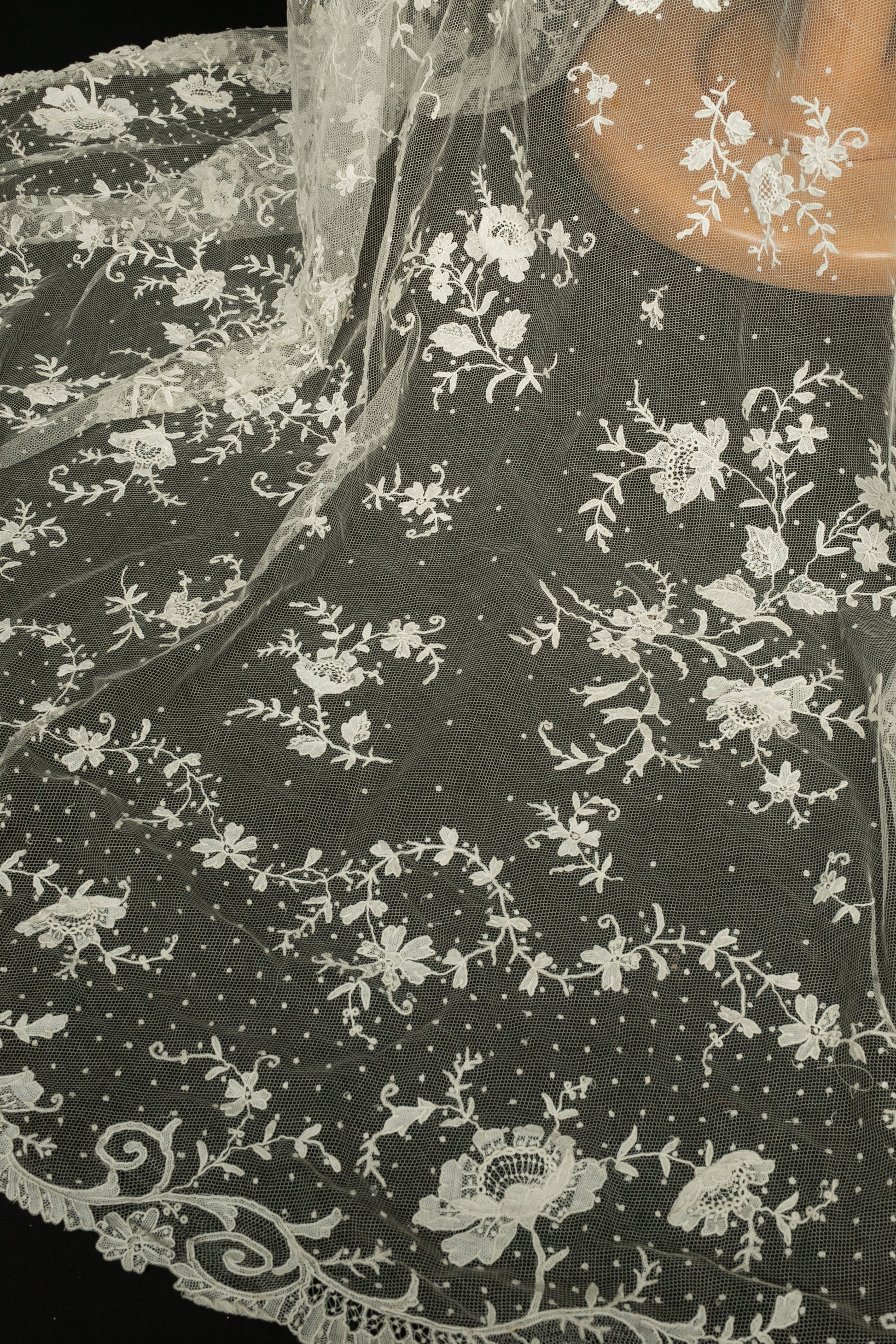 Voile de mariée brodé en dentelle