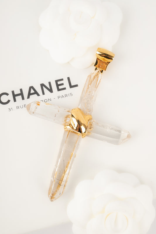 Pendentif croix Chanel par Goossens 