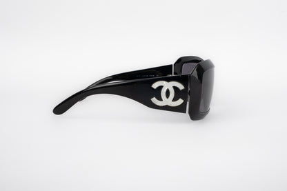 Lunettes de soleil noires Chanel