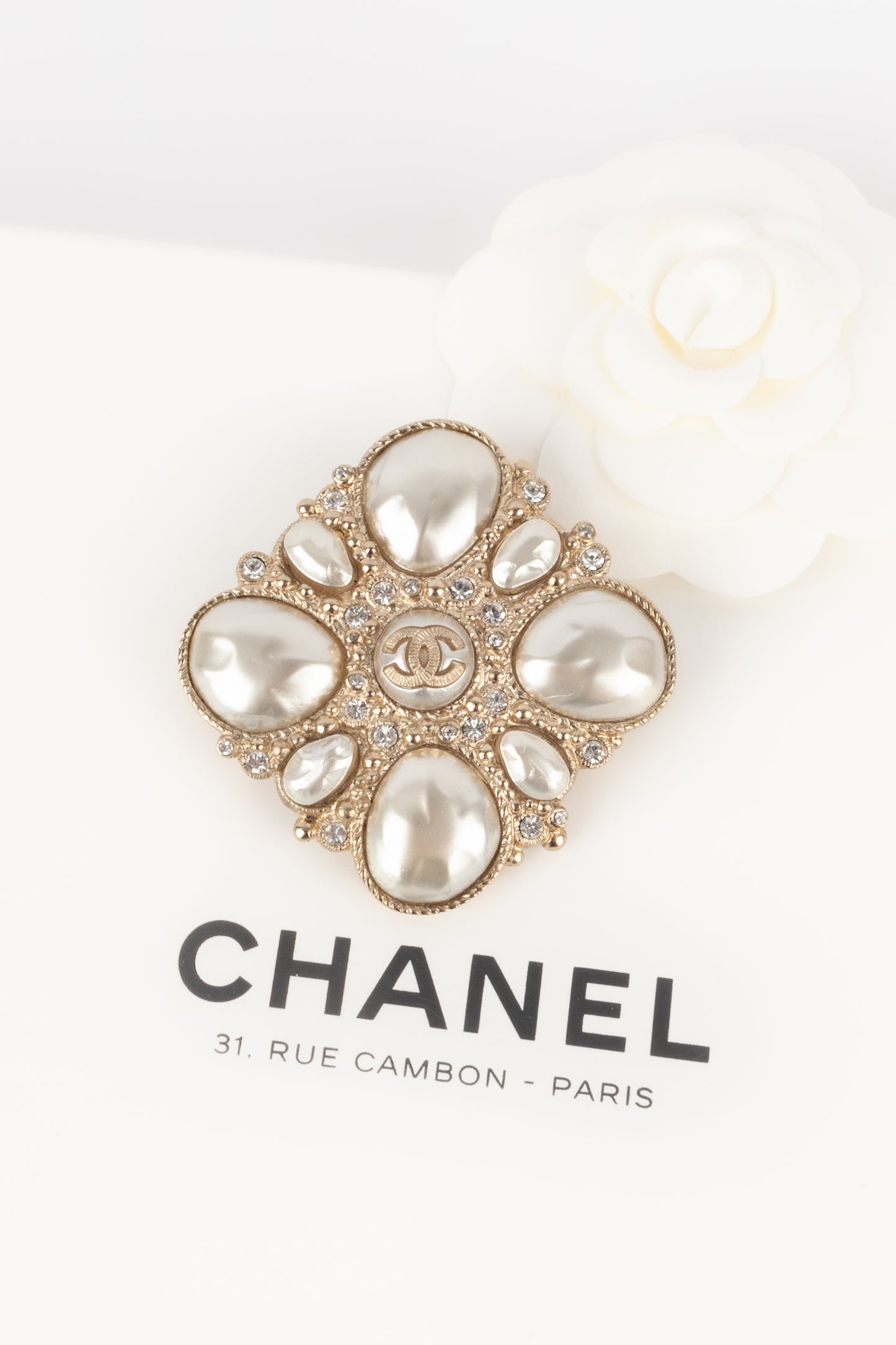 Broche baroque Chanel