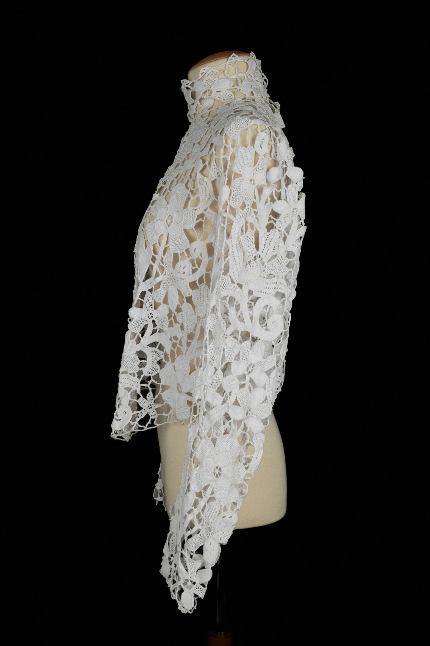 Haut ancien en dentelle
