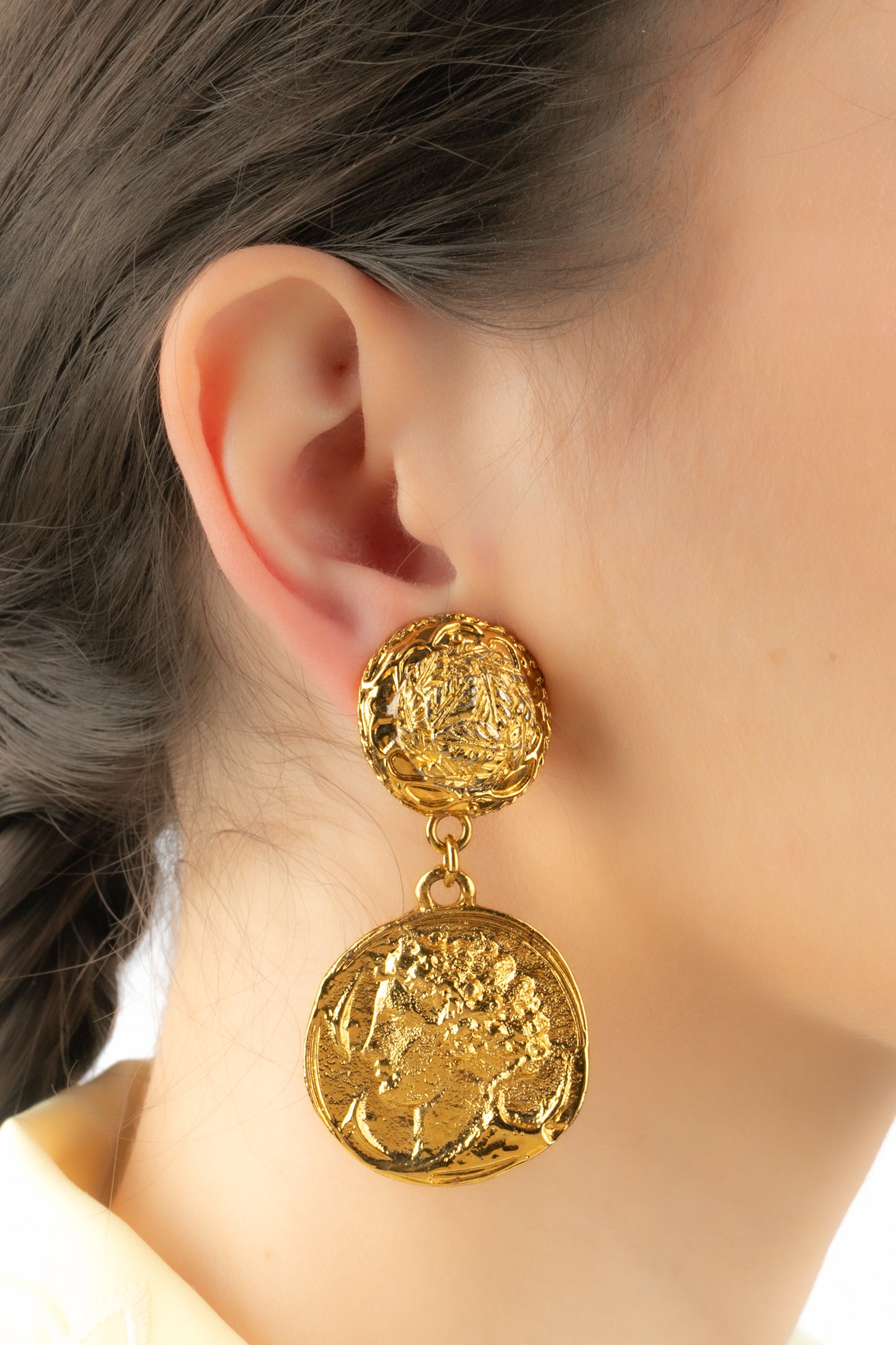 Boucles d'oreilles dorées Chanel 
