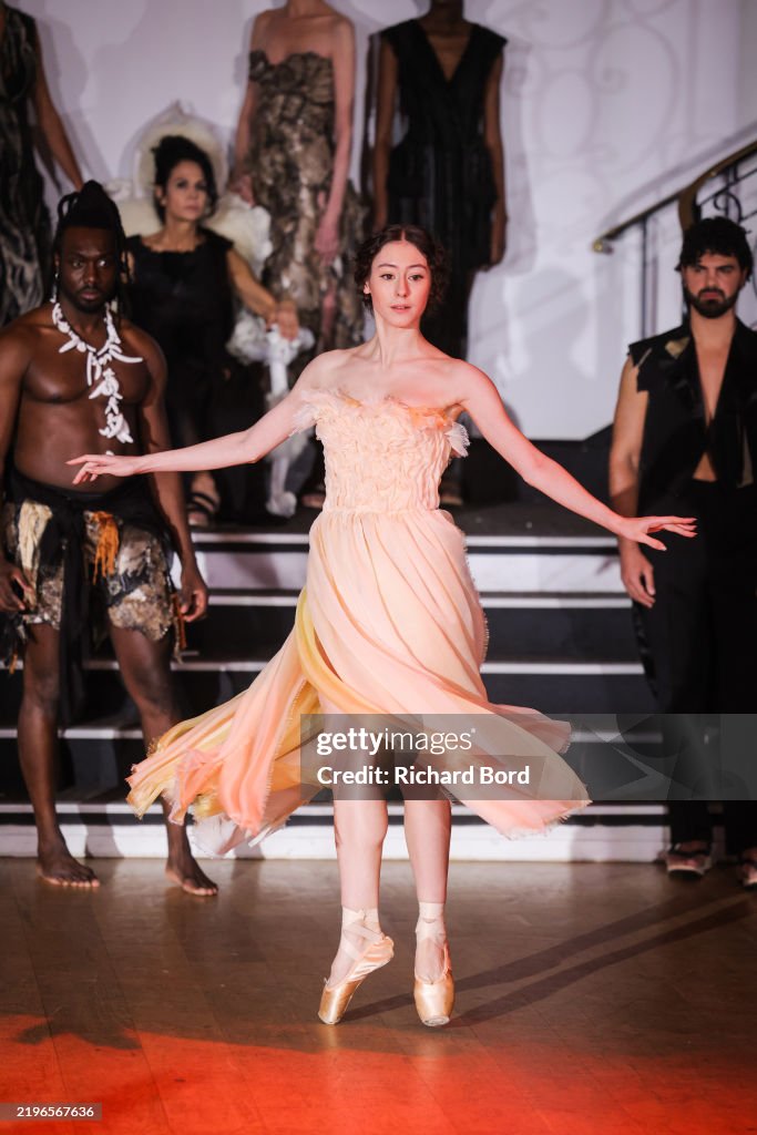 Robe "Symphonie Barbare" Franck Sorbier Printemps-Eté 2025