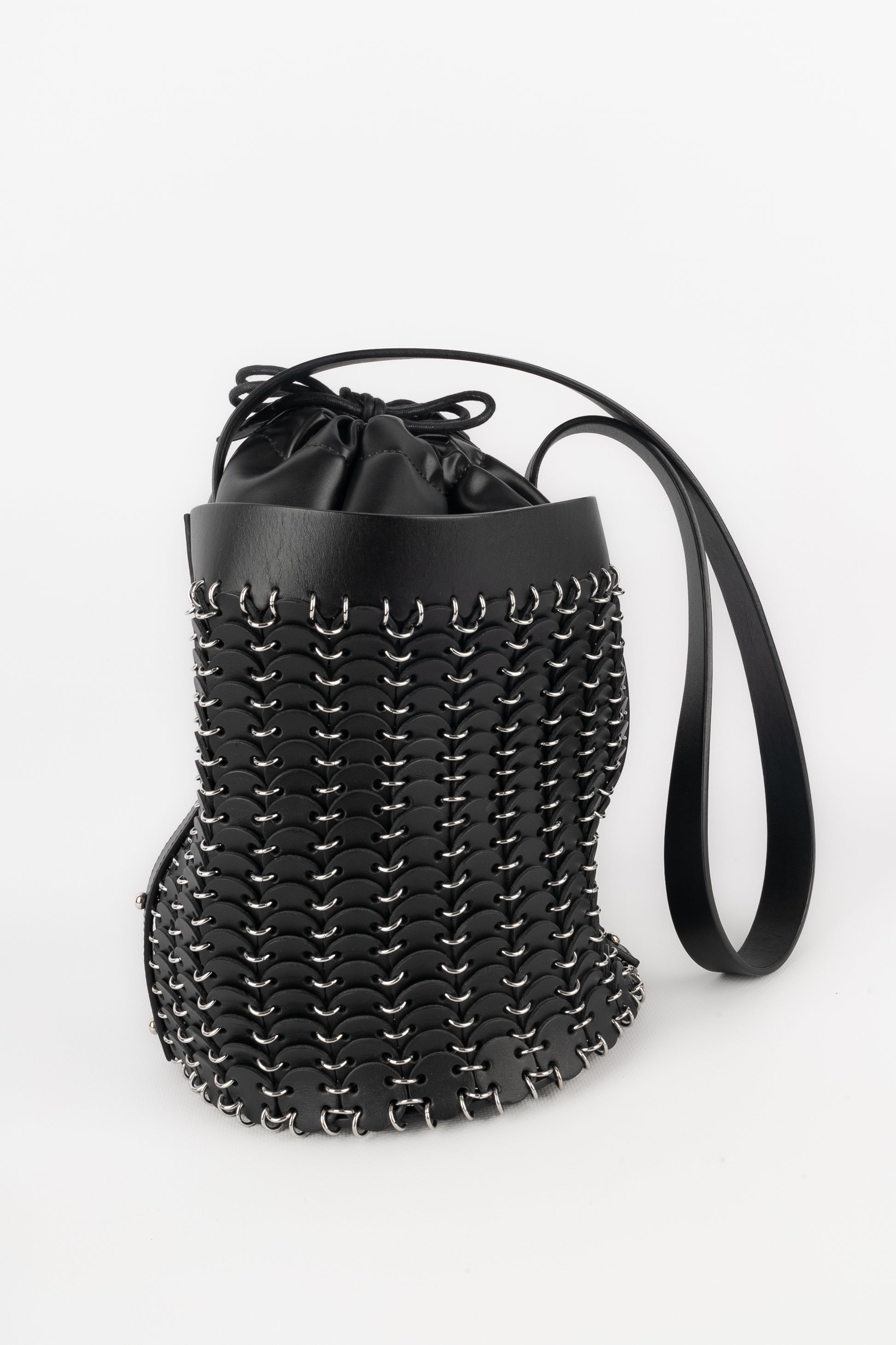 Sac seau noir Paco Rabanne