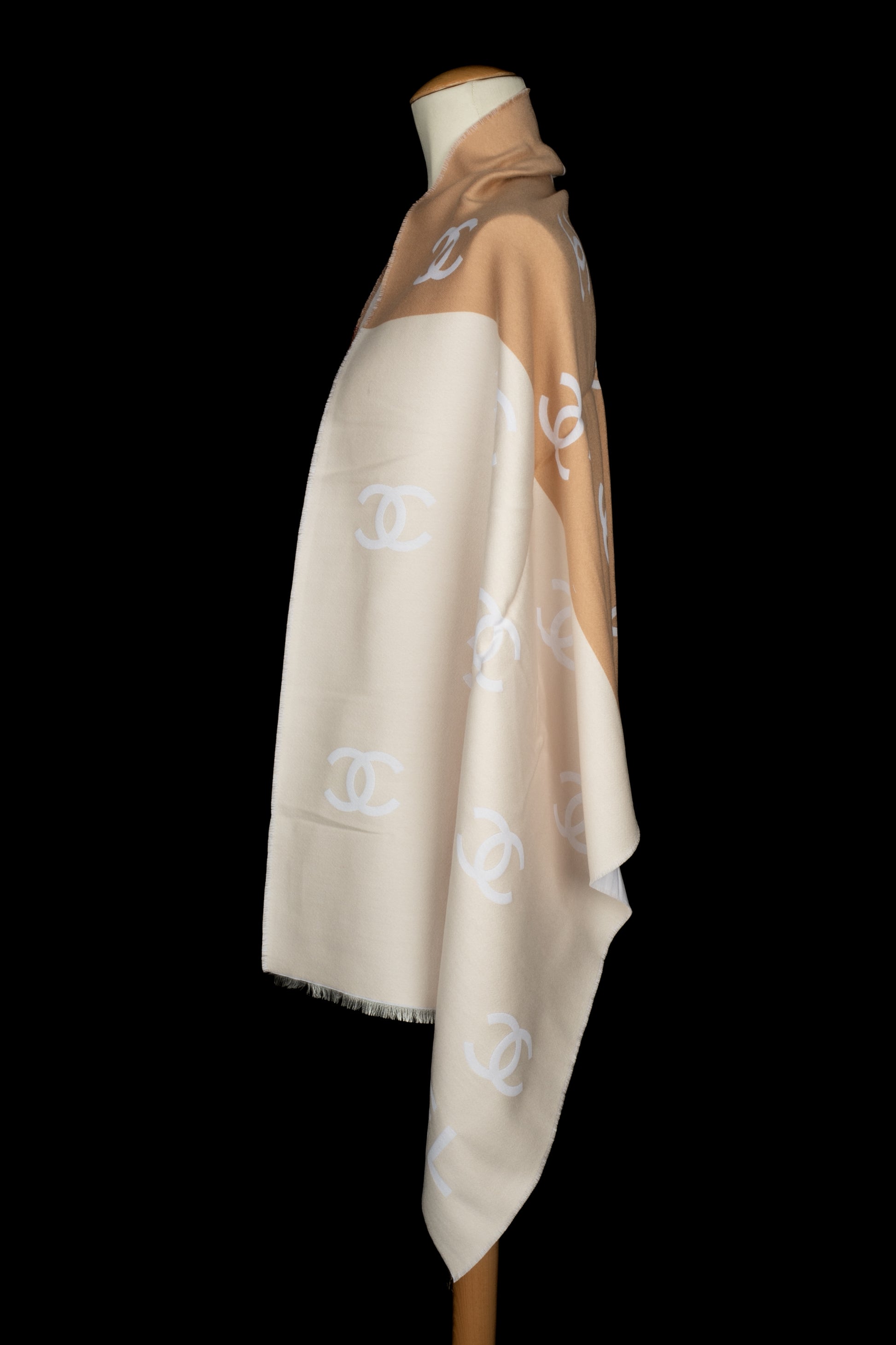 Écharpe tricolore Chanel