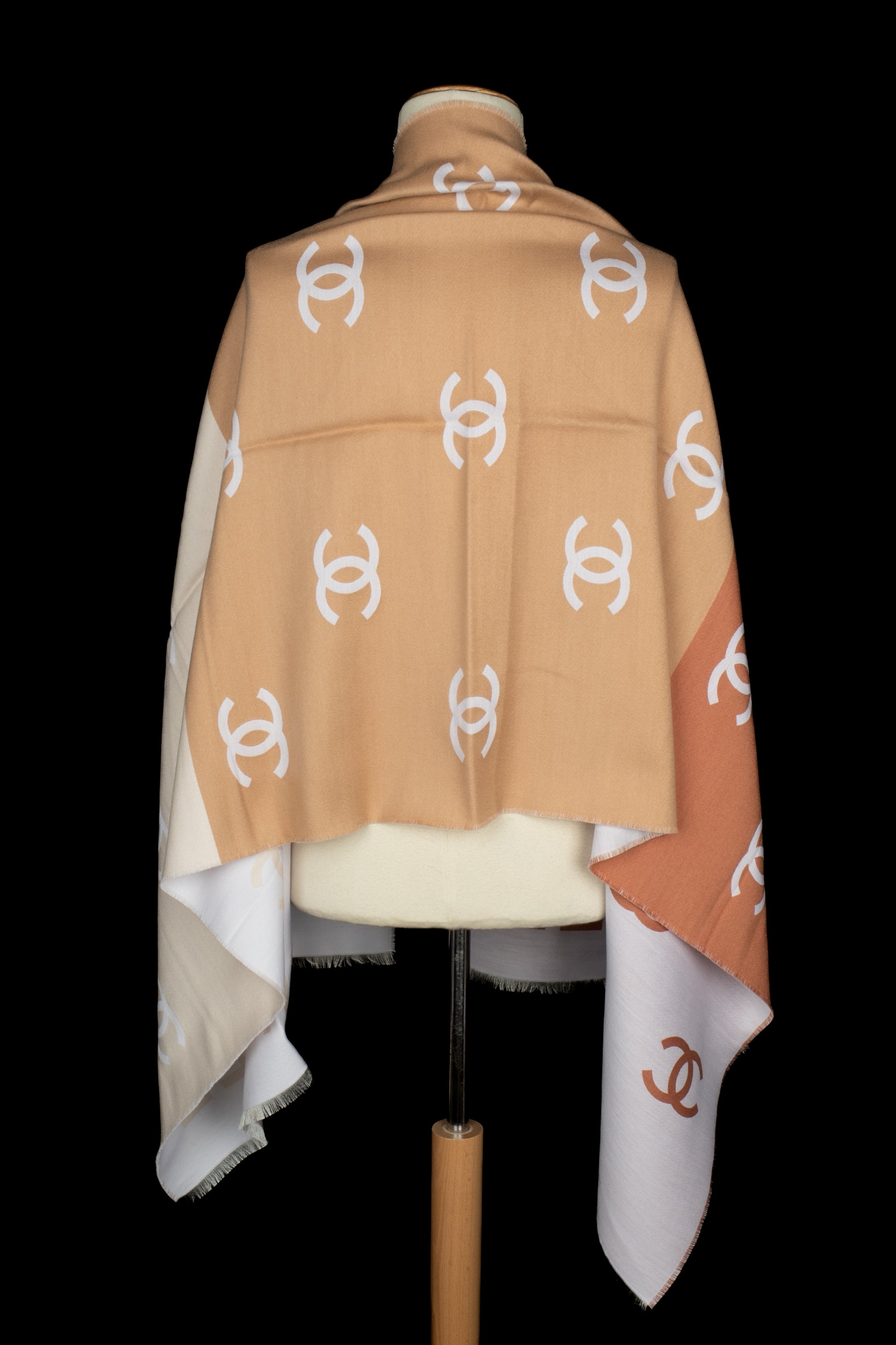 Écharpe tricolore Chanel