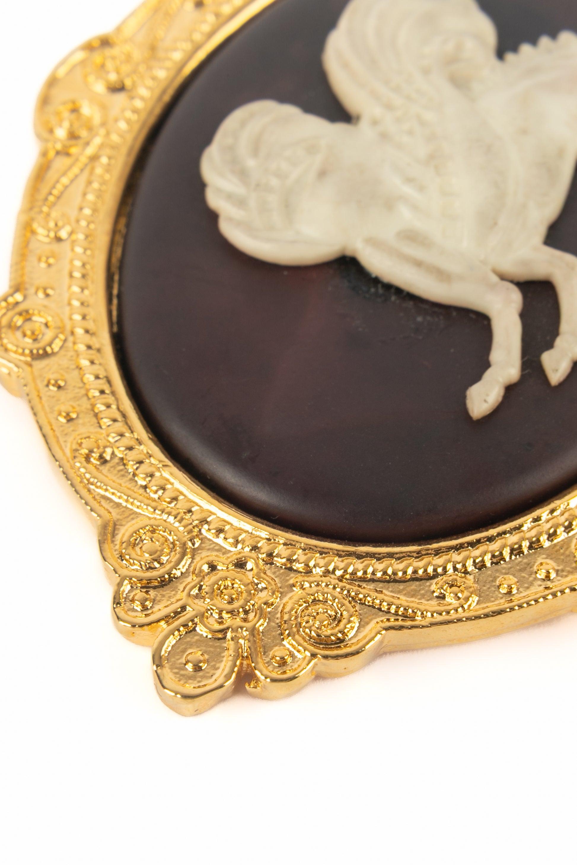 Broche camée Chanel 1988