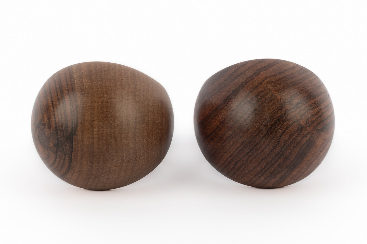 Paire de bracelets manchettes en bois Valentino