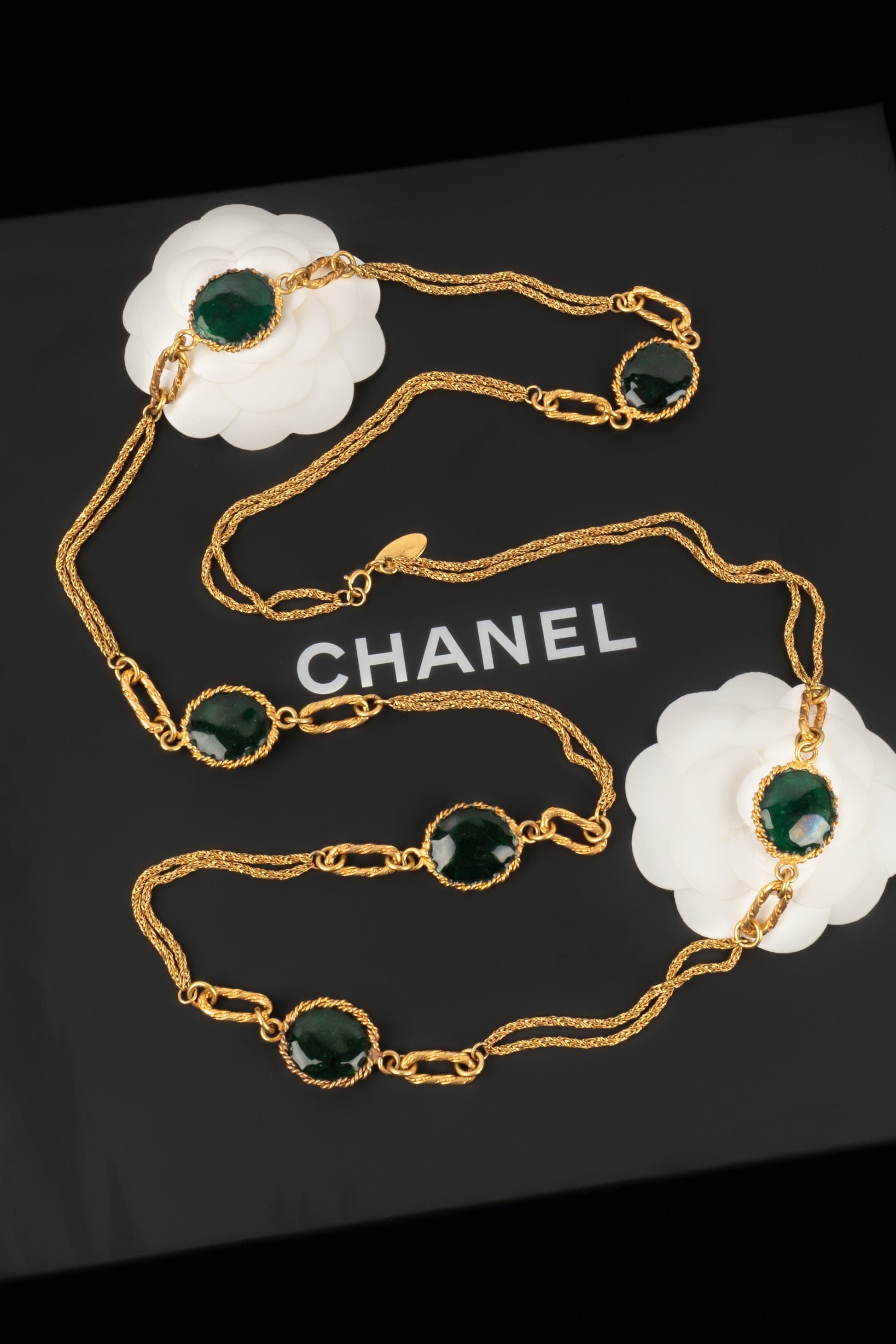 Collier en pâte de verre Chanel