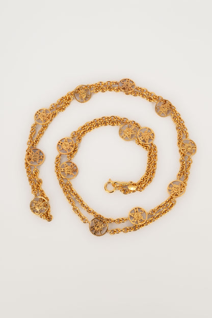 Collier doré Chanel