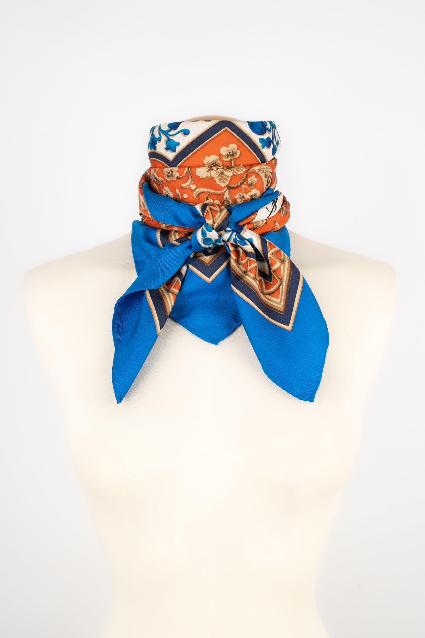 Foulard en soie Yves Saint Laurent